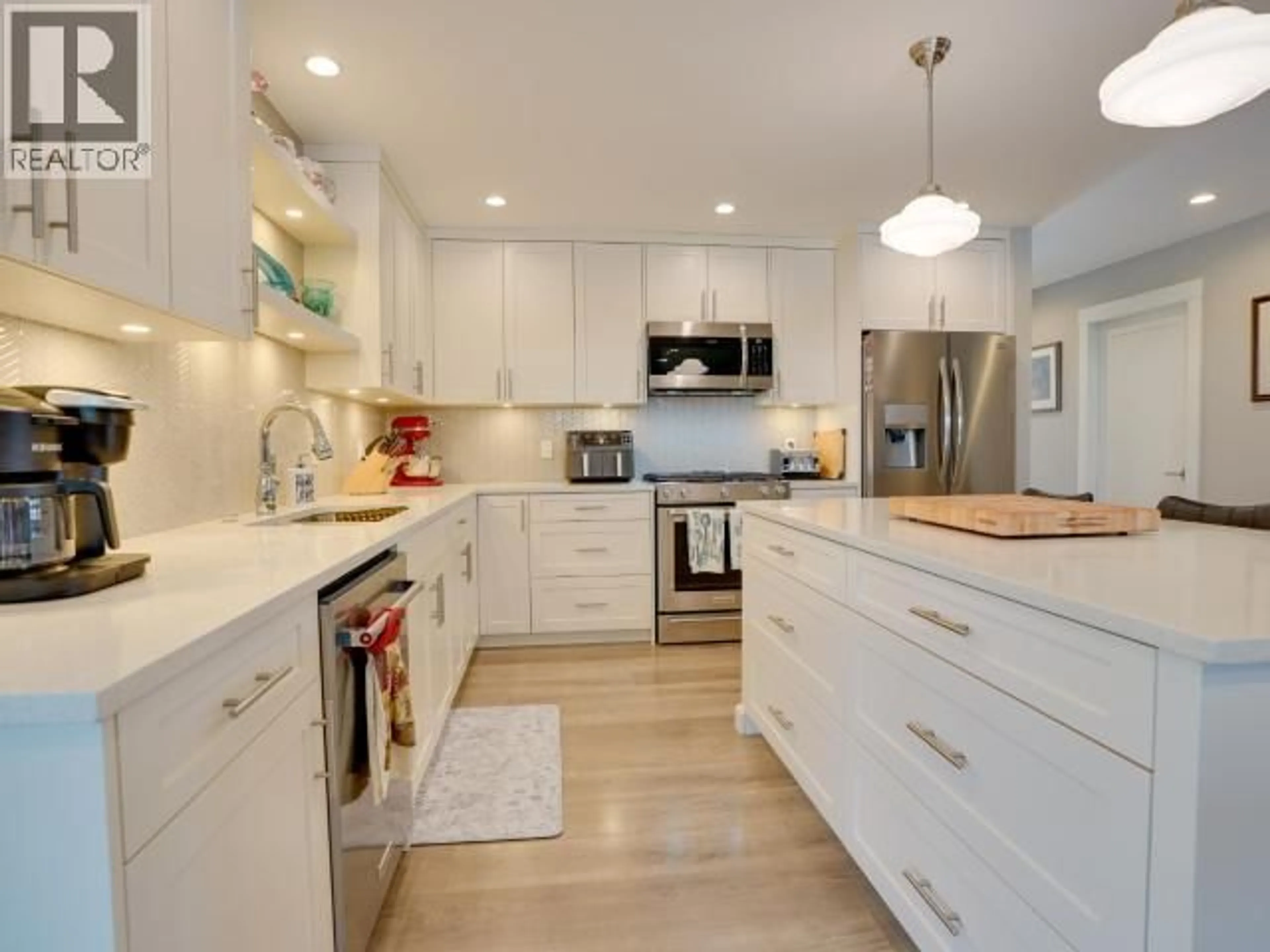 Open concept kitchen, unknown for 7472 GABRIOLA CRESCENT, Powell River British Columbia V8A0A9