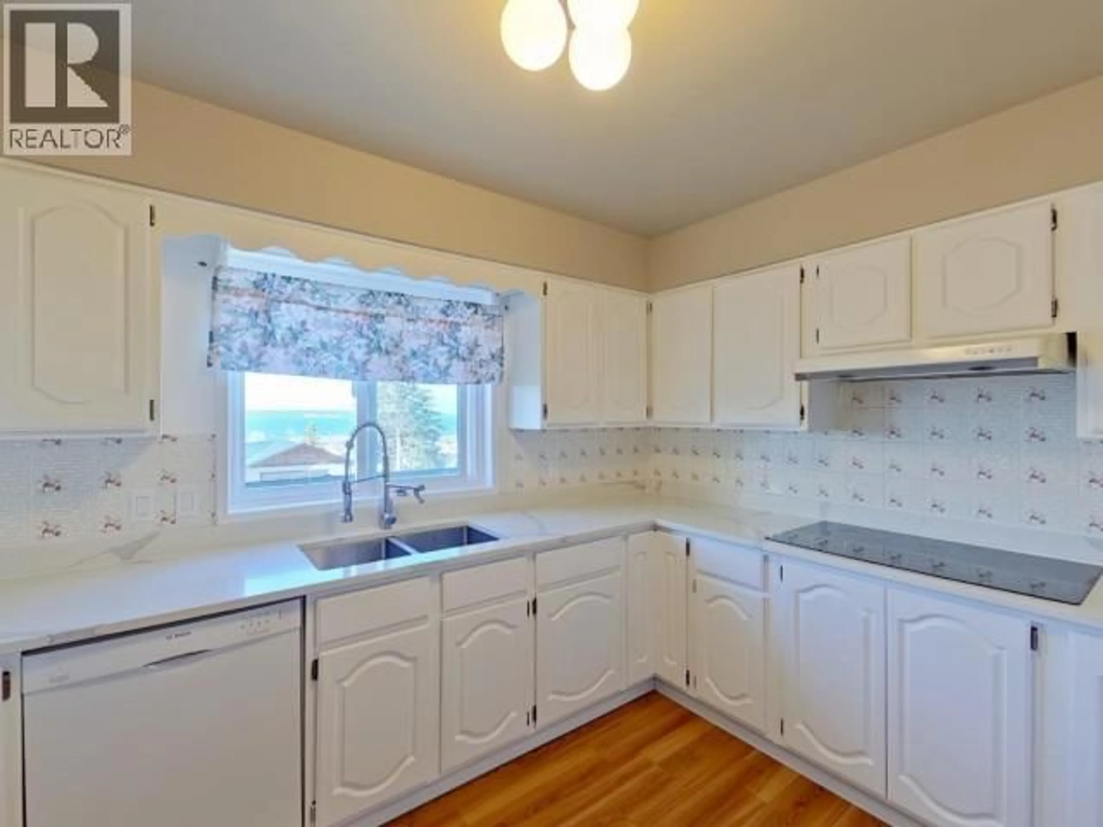 Standard kitchen, unknown for 3826 TRAIL PLACE, Powell River British Columbia