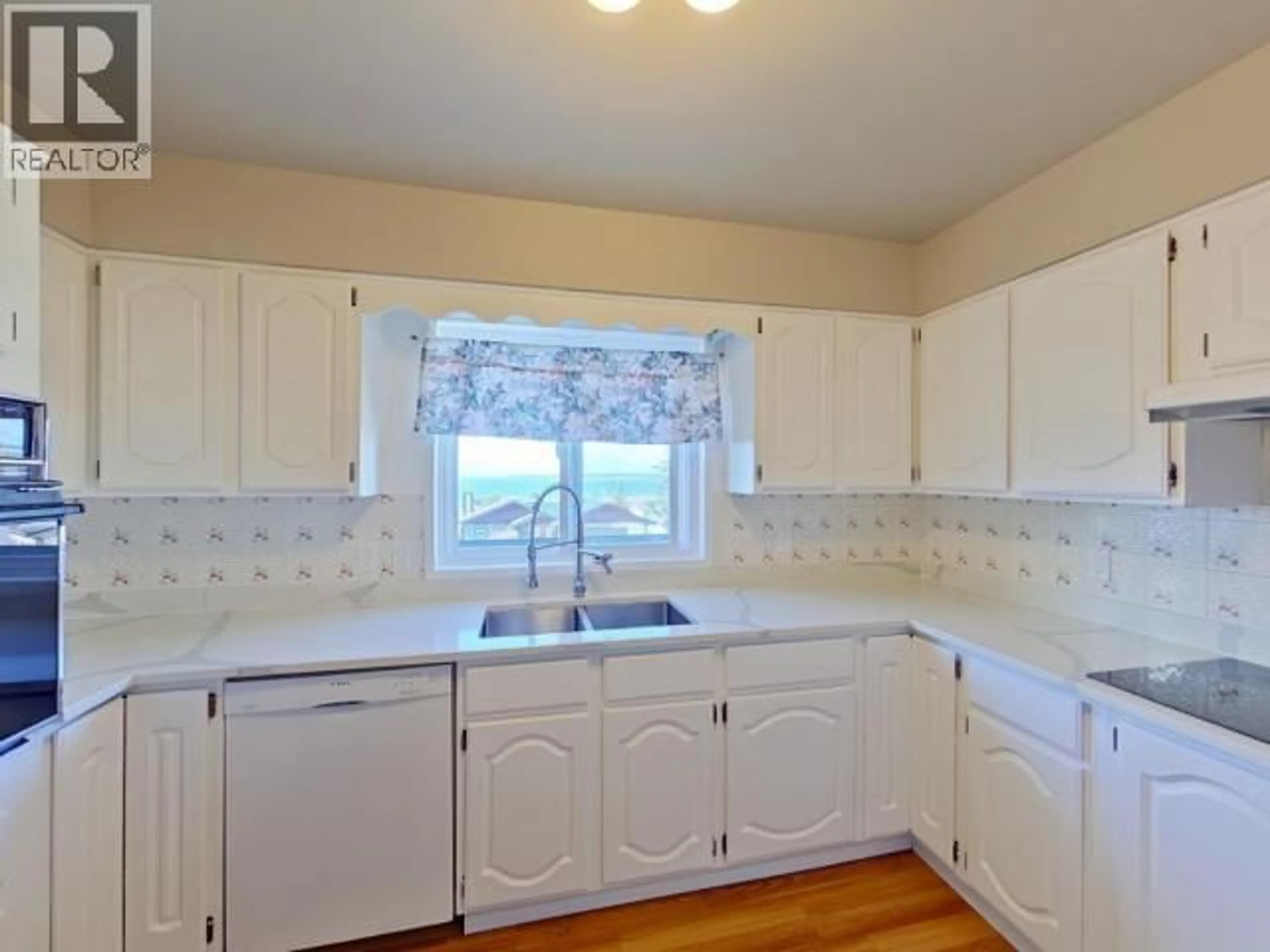 Standard kitchen, unknown for 3826 TRAIL PLACE, Powell River British Columbia