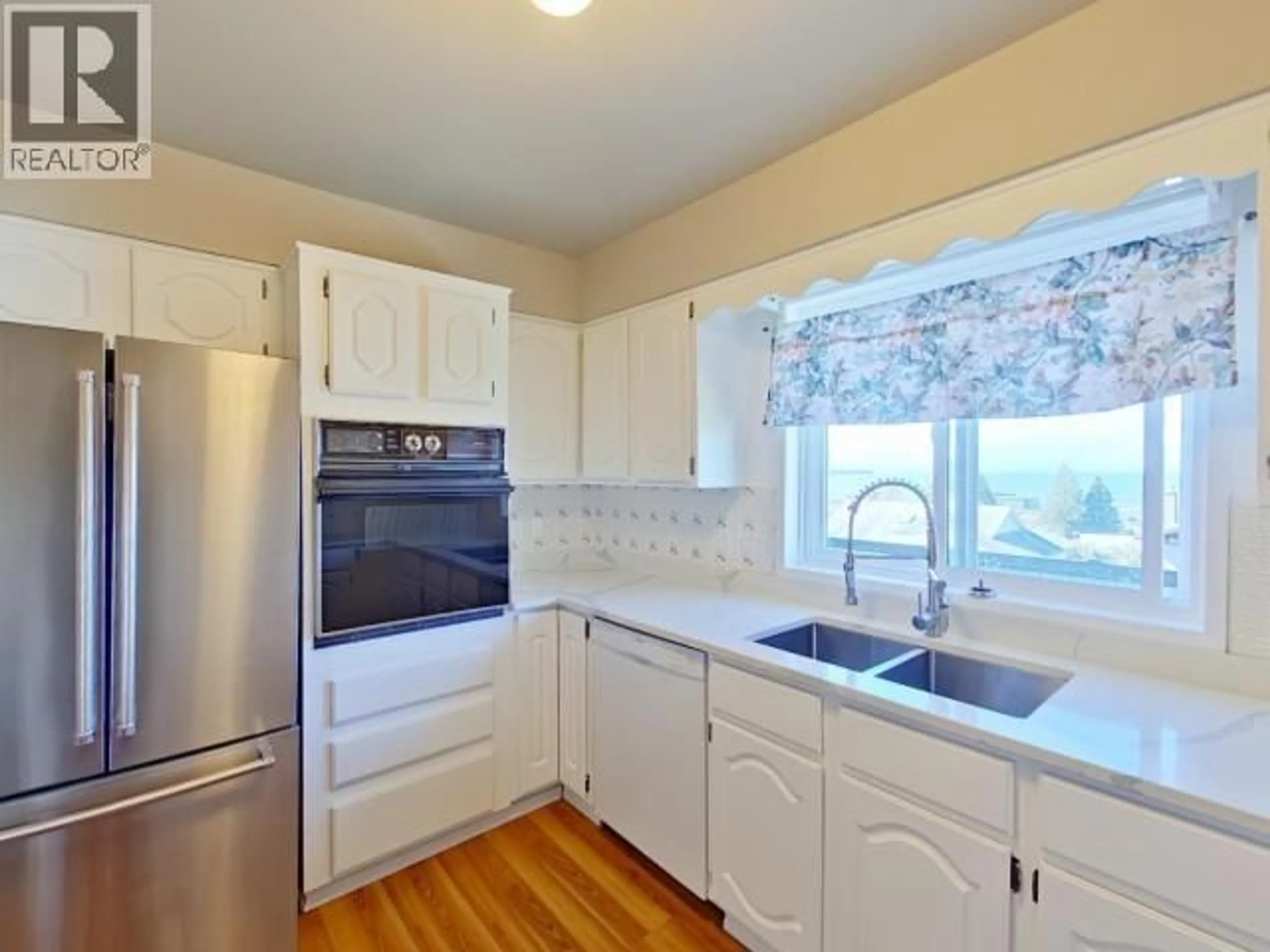 Standard kitchen, unknown for 3826 TRAIL PLACE, Powell River British Columbia