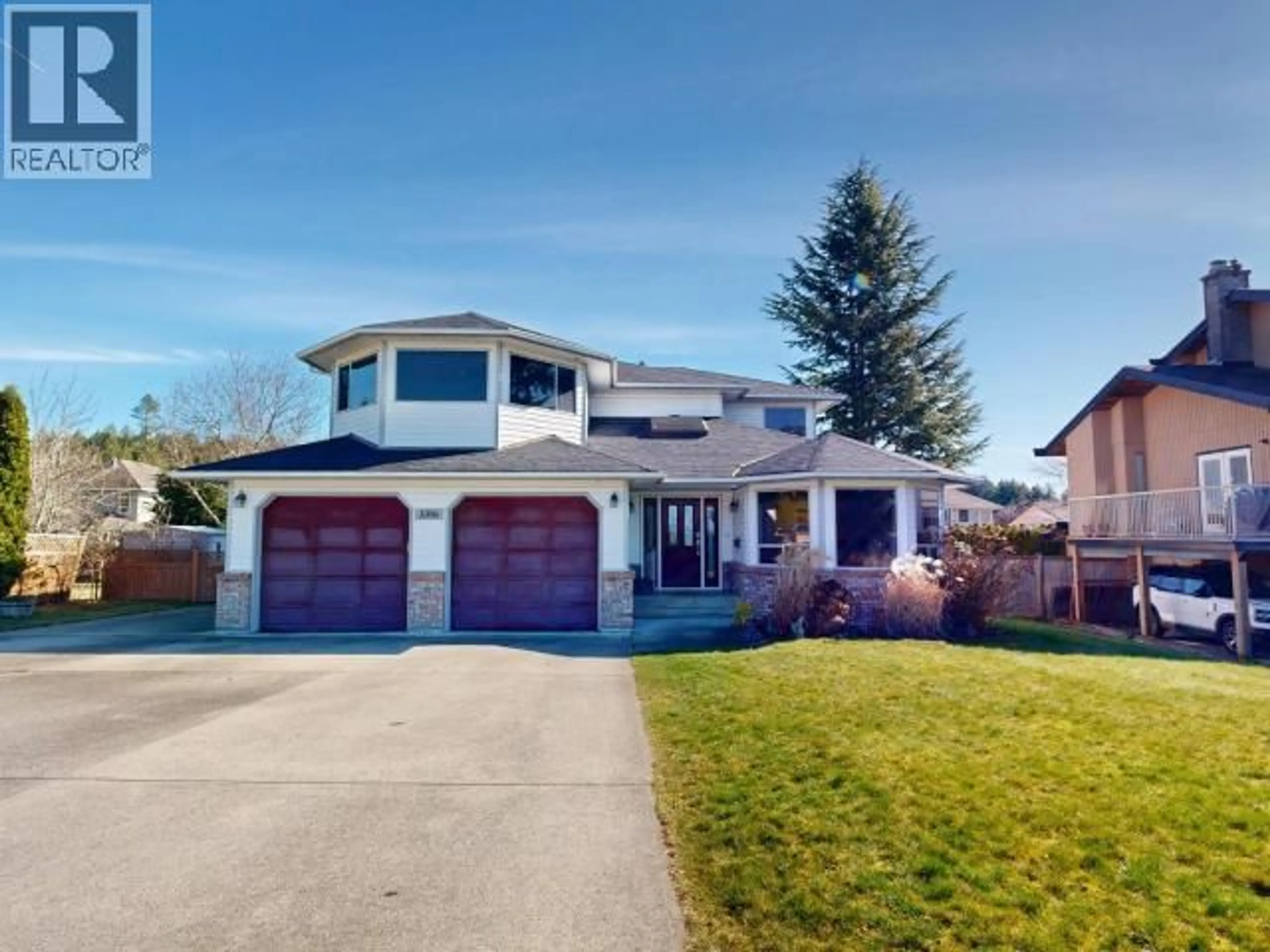 Home with vinyl exterior material, street for 3396 CARIBOO AVE, Powell River British Columbia V8A5H3