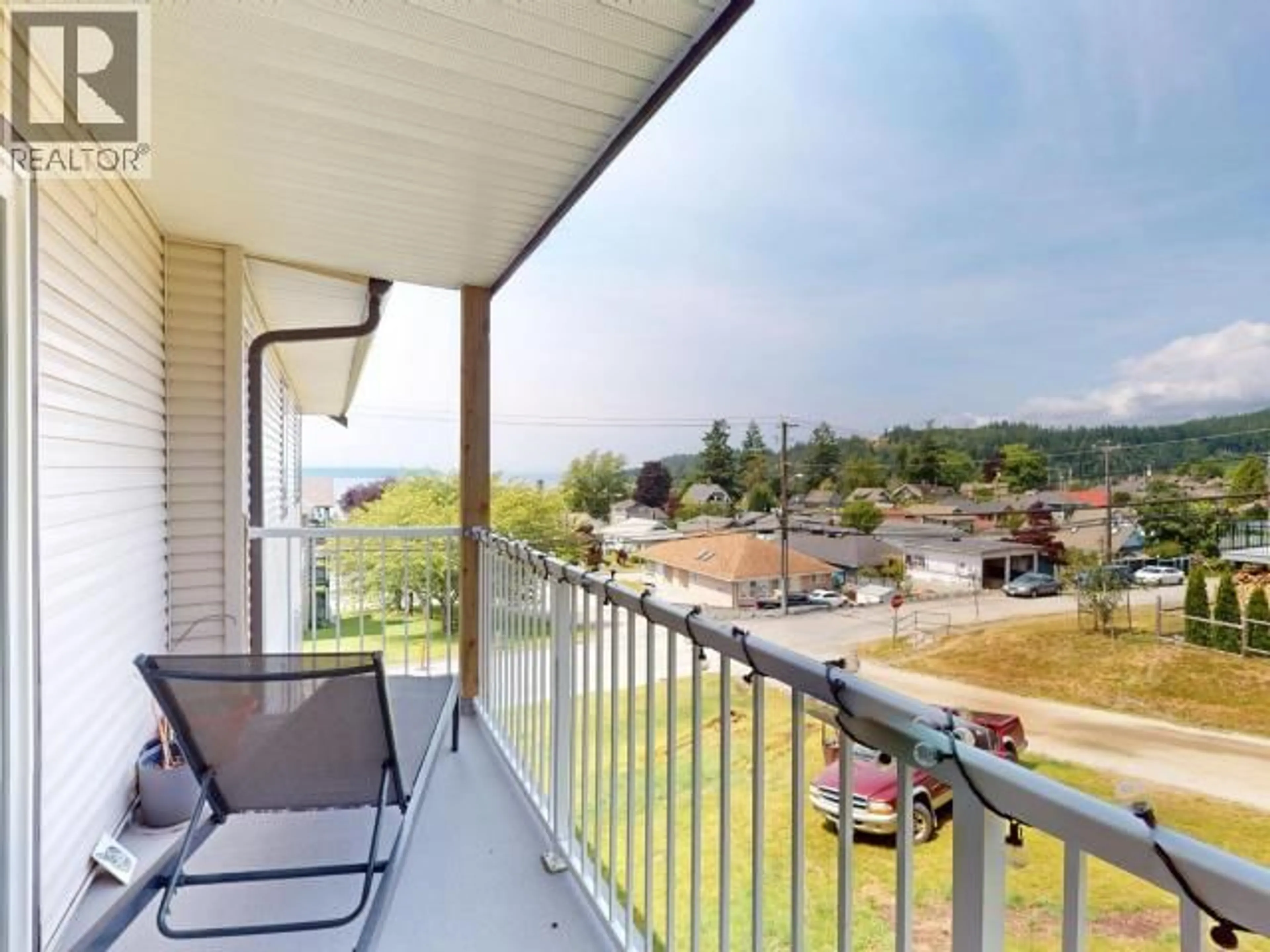 Balcony in the apartment, water/lake/river/ocean view for 307 - 5700 WILLOW AVE, Powell River British Columbia V8A5T1
