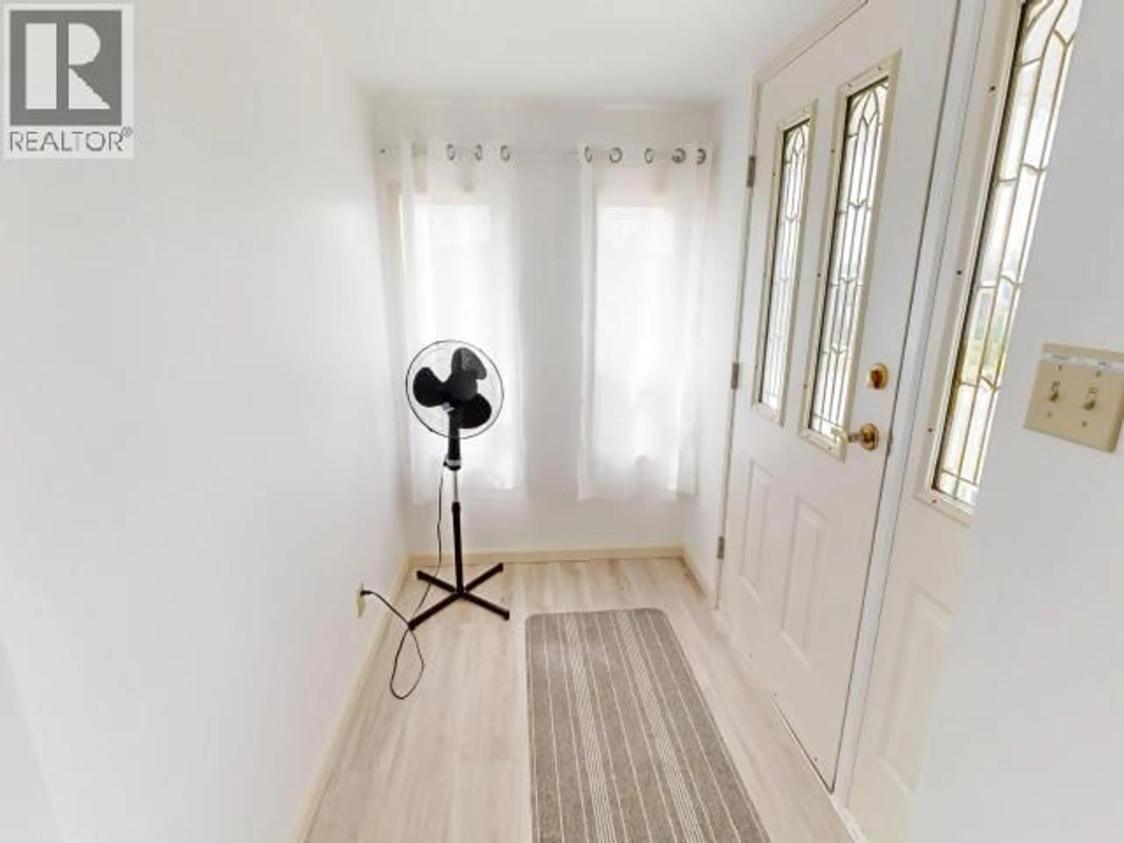 Indoor entryway for 6921 JASPER STREET, Powell River British Columbia V8A1N4