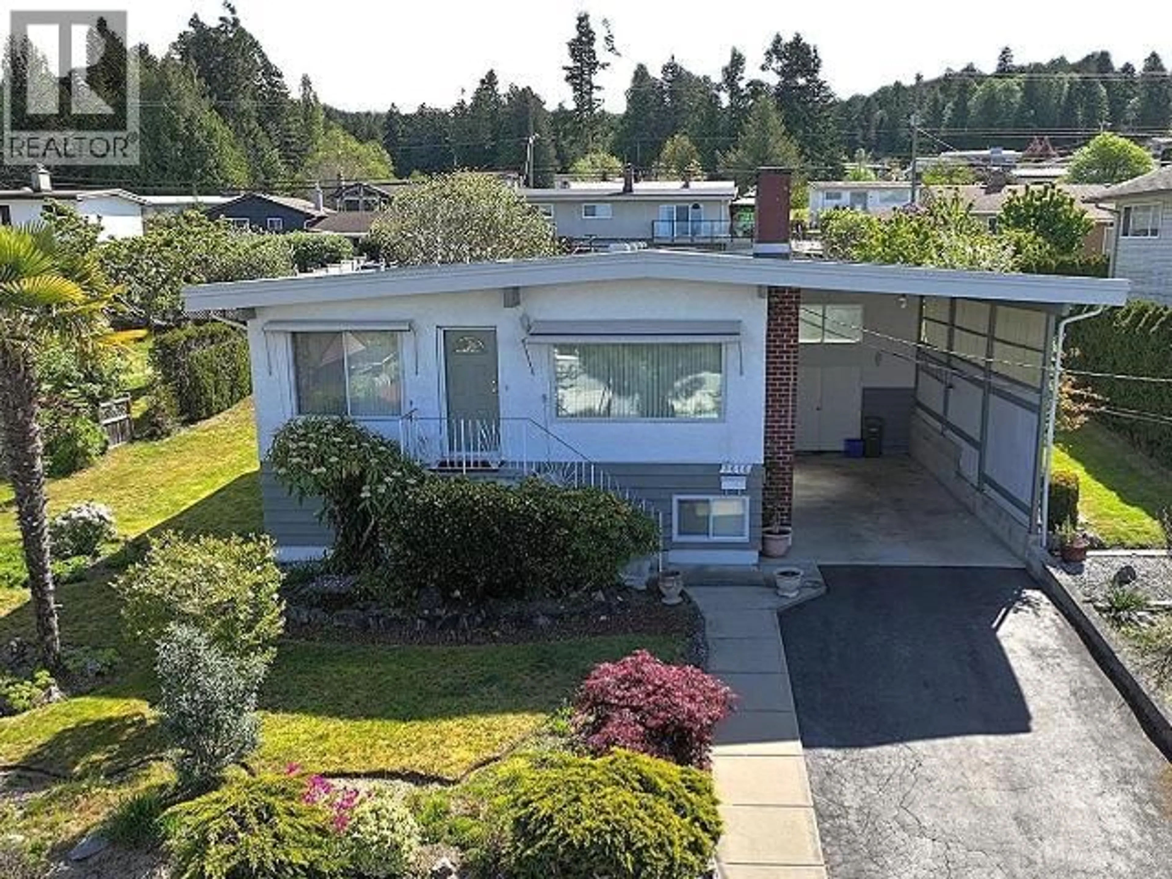 A pic from outside/outdoor area/front of a property/back of a property/a pic from drone, unknown for 3616 MANITOBA AVE, Powell River British Columbia