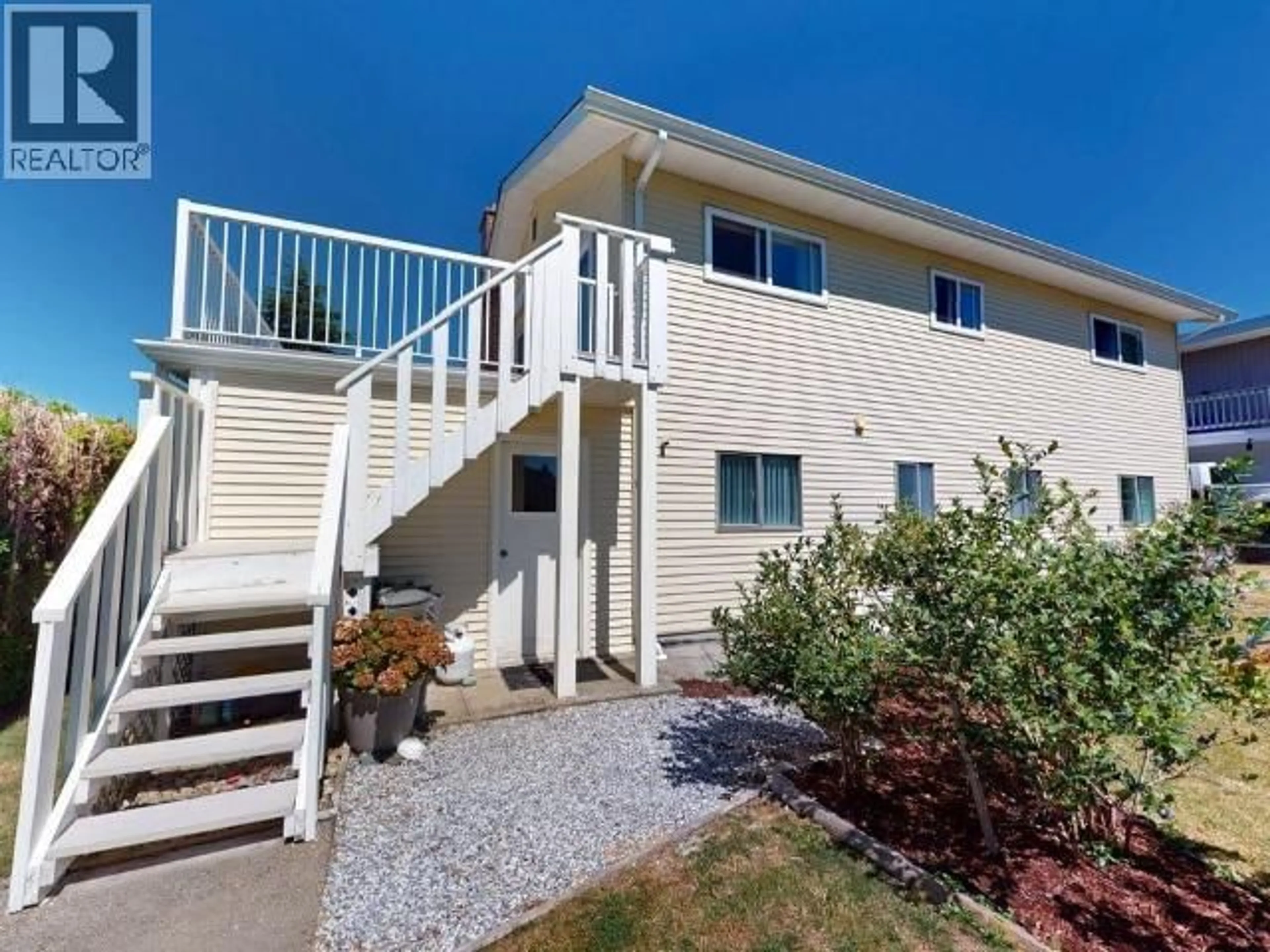 Home with vinyl exterior material, water/lake/river/ocean view for 7216 GLACIER STREET, Powell River British Columbia