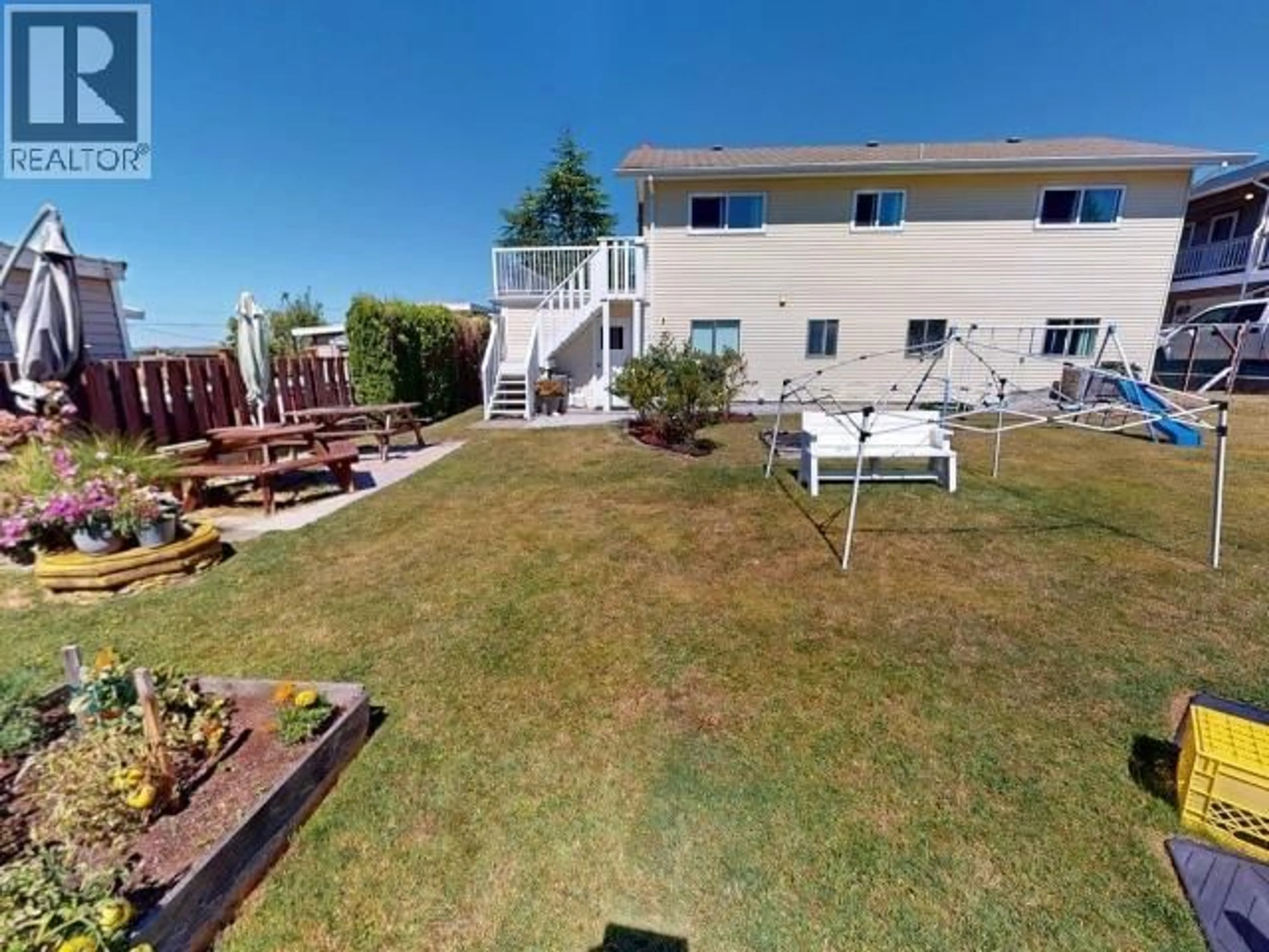 A pic from outside/outdoor area/front of a property/back of a property/a pic from drone, mountain view for 7216 GLACIER STREET, Powell River British Columbia