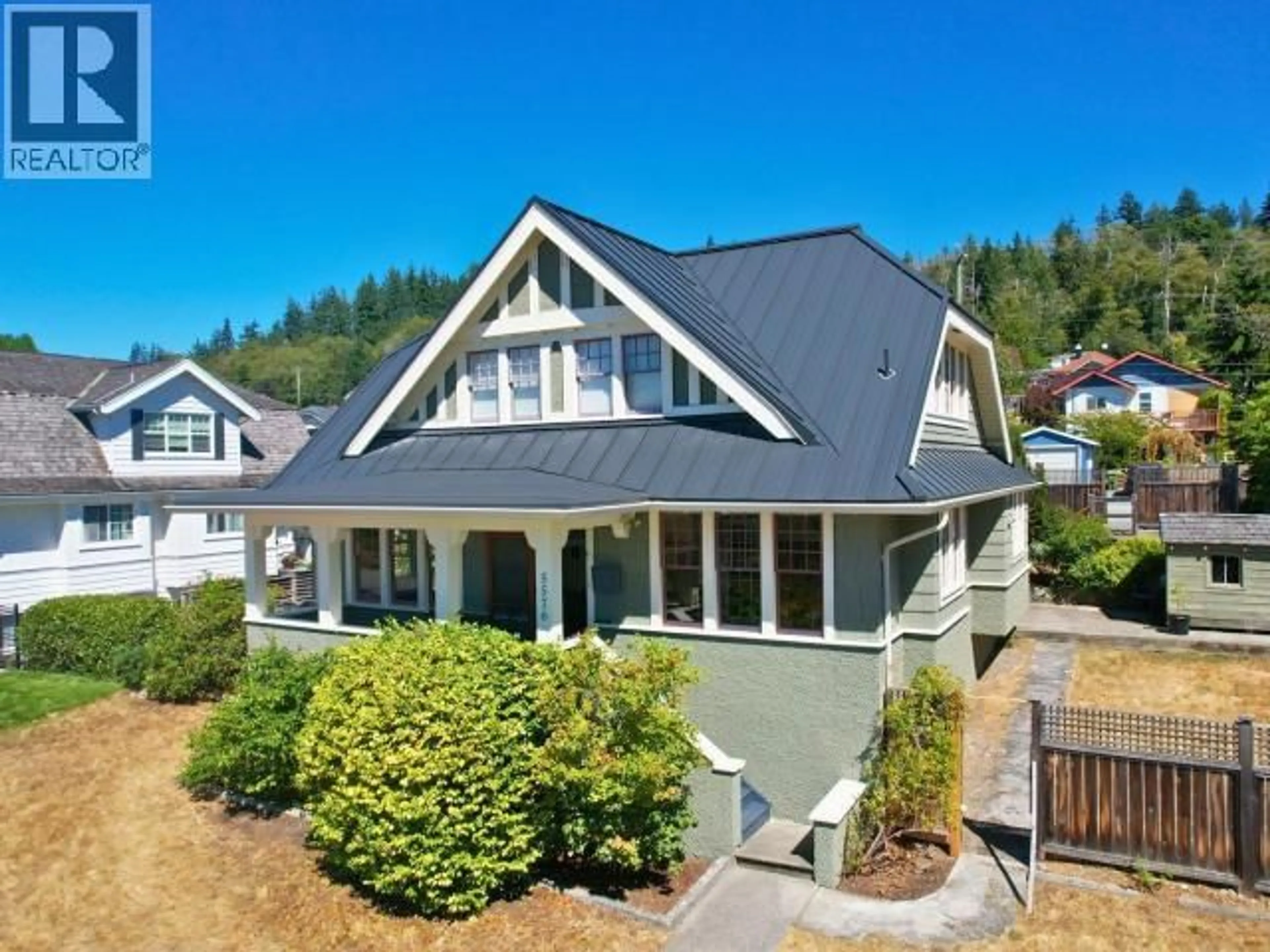 Home with vinyl exterior material, unknown for 5576 MARINE AVE, Powell River British Columbia V8A2M2