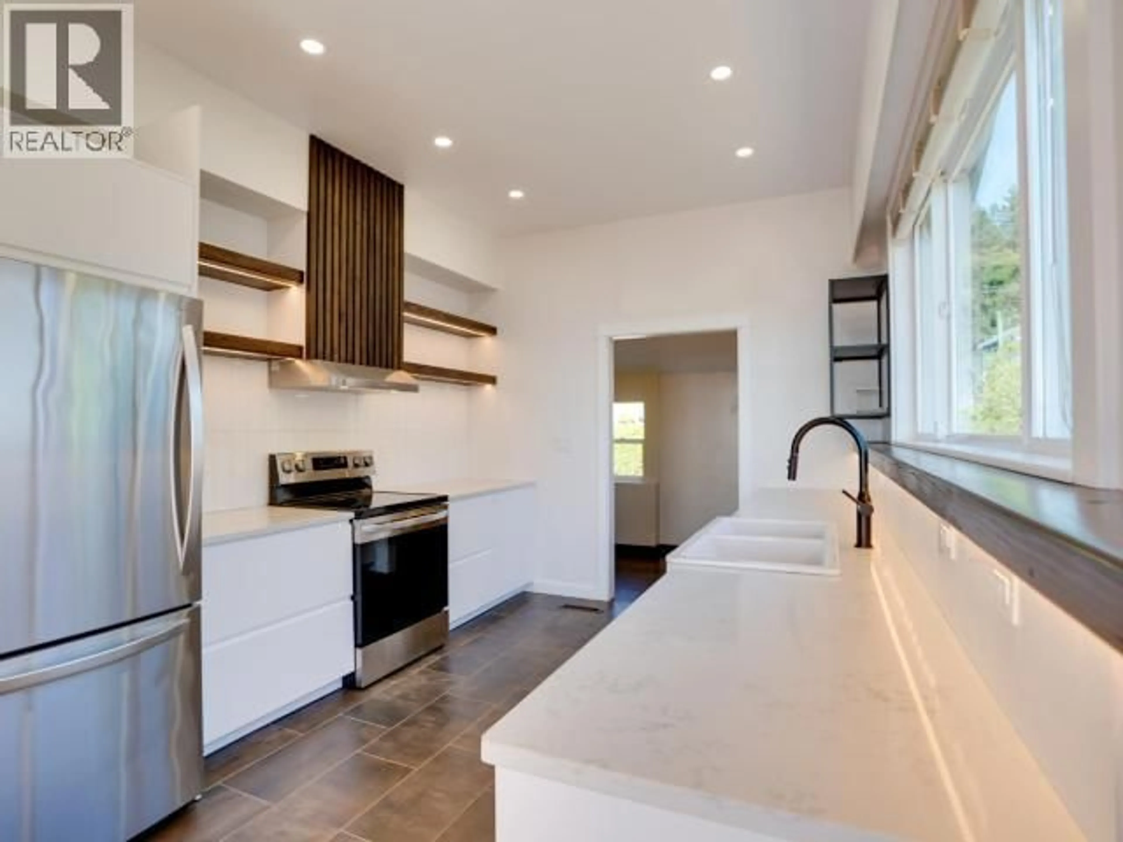 Contemporary kitchen, unknown for 5457 MAPLE AVE, Powell River British Columbia V8A4M9