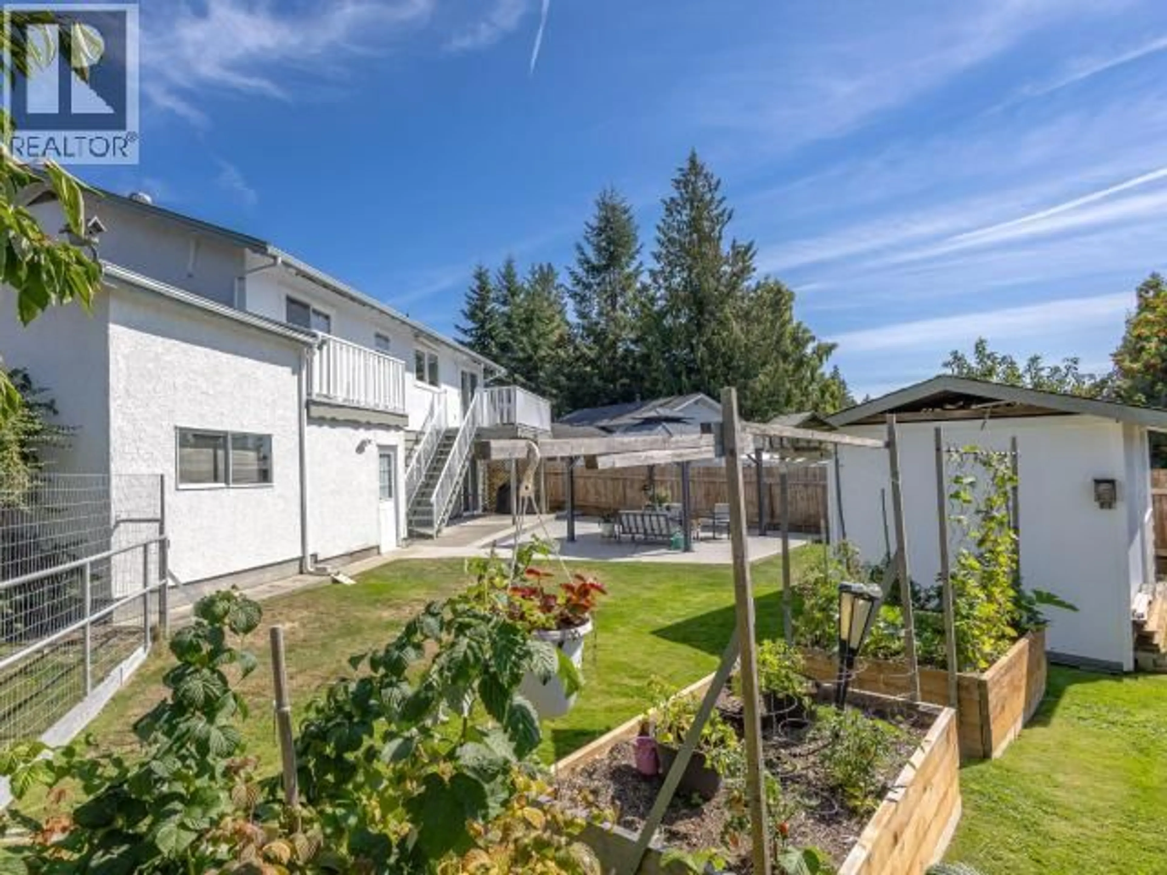 A pic from outside/outdoor area/front of a property/back of a property/a pic from drone, street for 3425 THURLOW PLACE, Powell River British Columbia V8A5G6