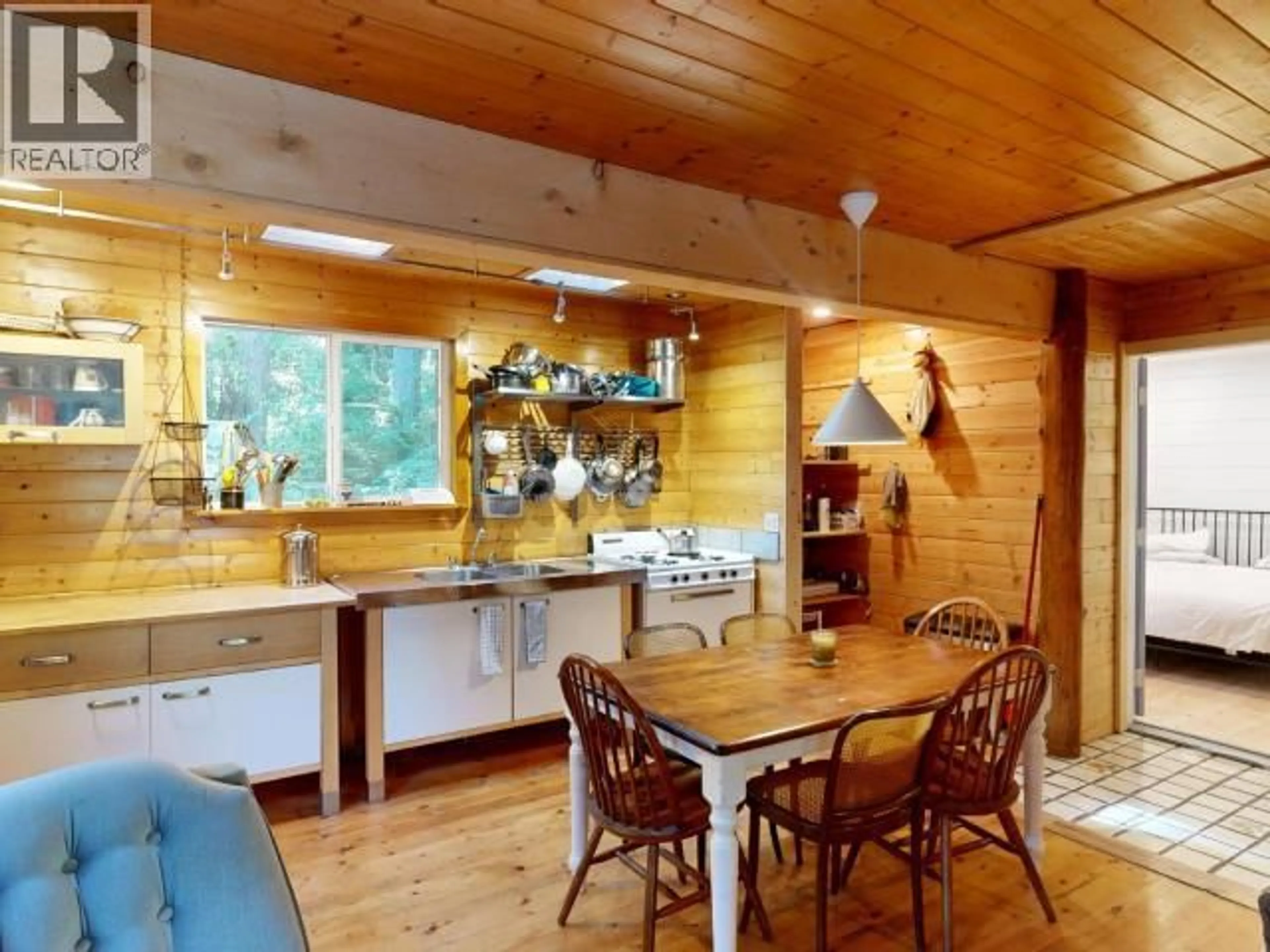 Rustic kitchen, wood/laminate floor for 1466 VANCOUVER BLVD, Savary Island British Columbia V0N2G0