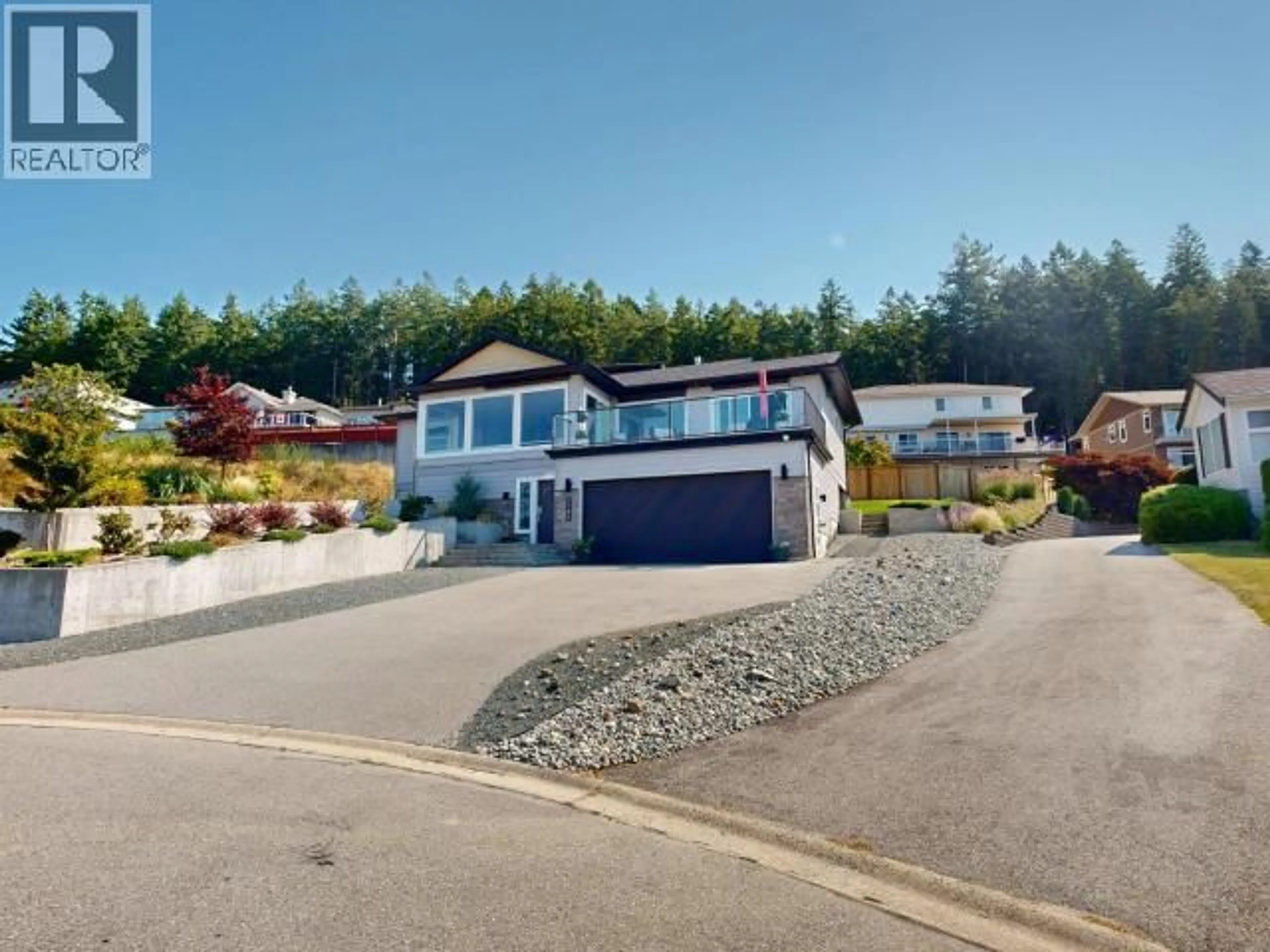 A pic from outside/outdoor area/front of a property/back of a property/a pic from drone, street for 3784 TRAIL PLACE, Powell River British Columbia V8A5L3