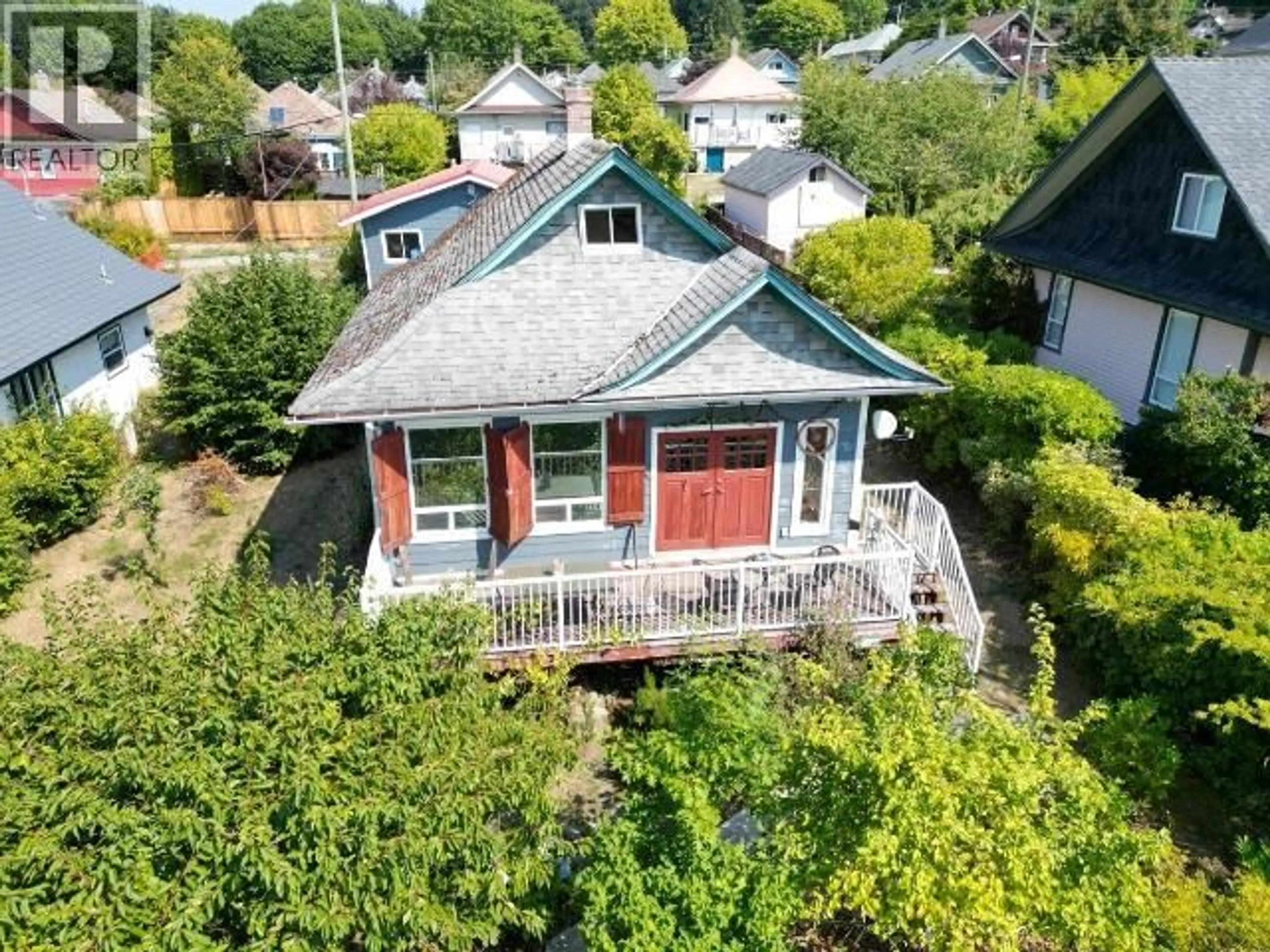 A pic from outside/outdoor area/front of a property/back of a property/a pic from drone, street for 6279 SYCAMORE STREET, Powell River British Columbia V8A4K8