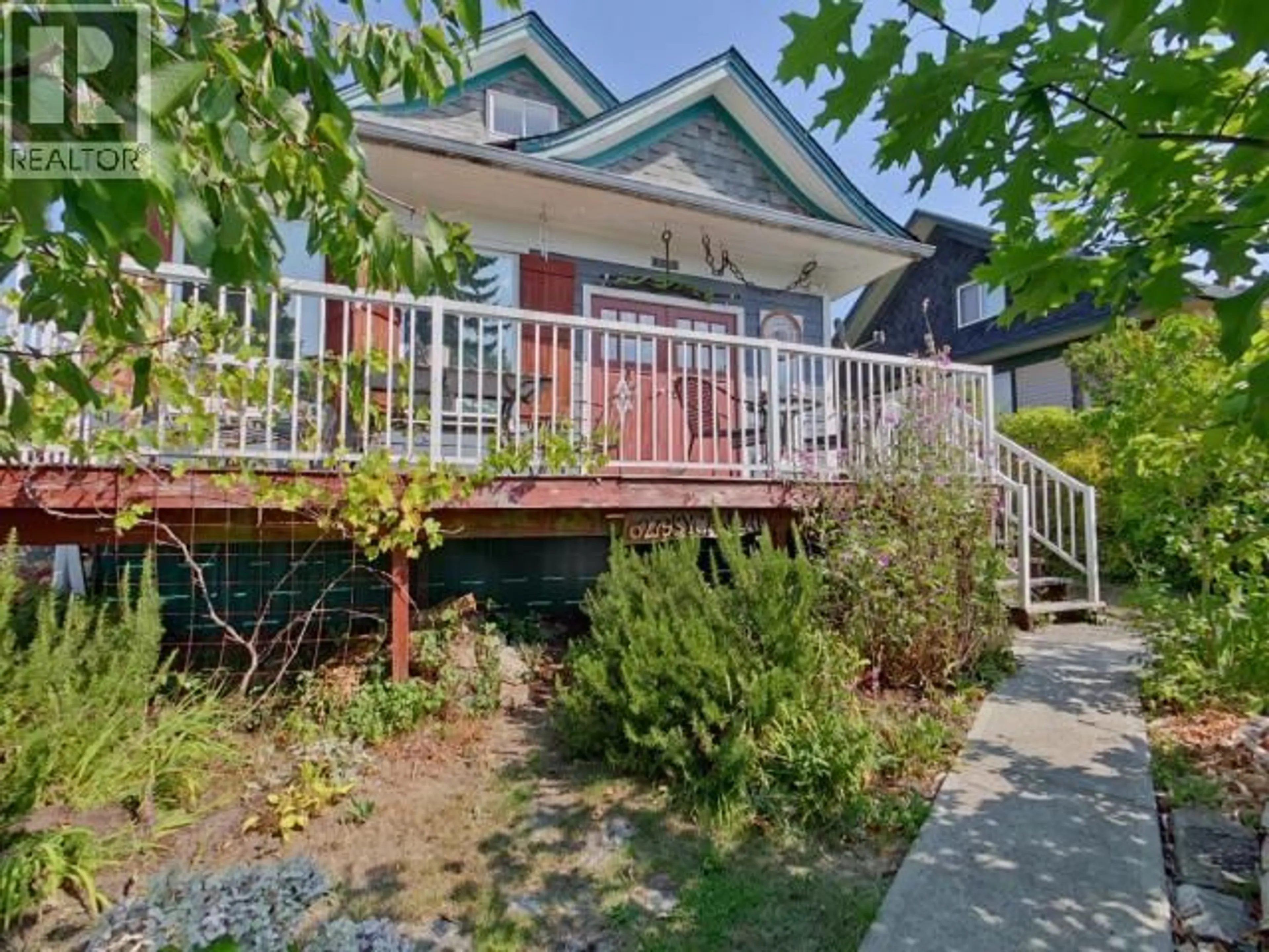 A pic from outside/outdoor area/front of a property/back of a property/a pic from drone, street for 6279 SYCAMORE STREET, Powell River British Columbia V8A4K8