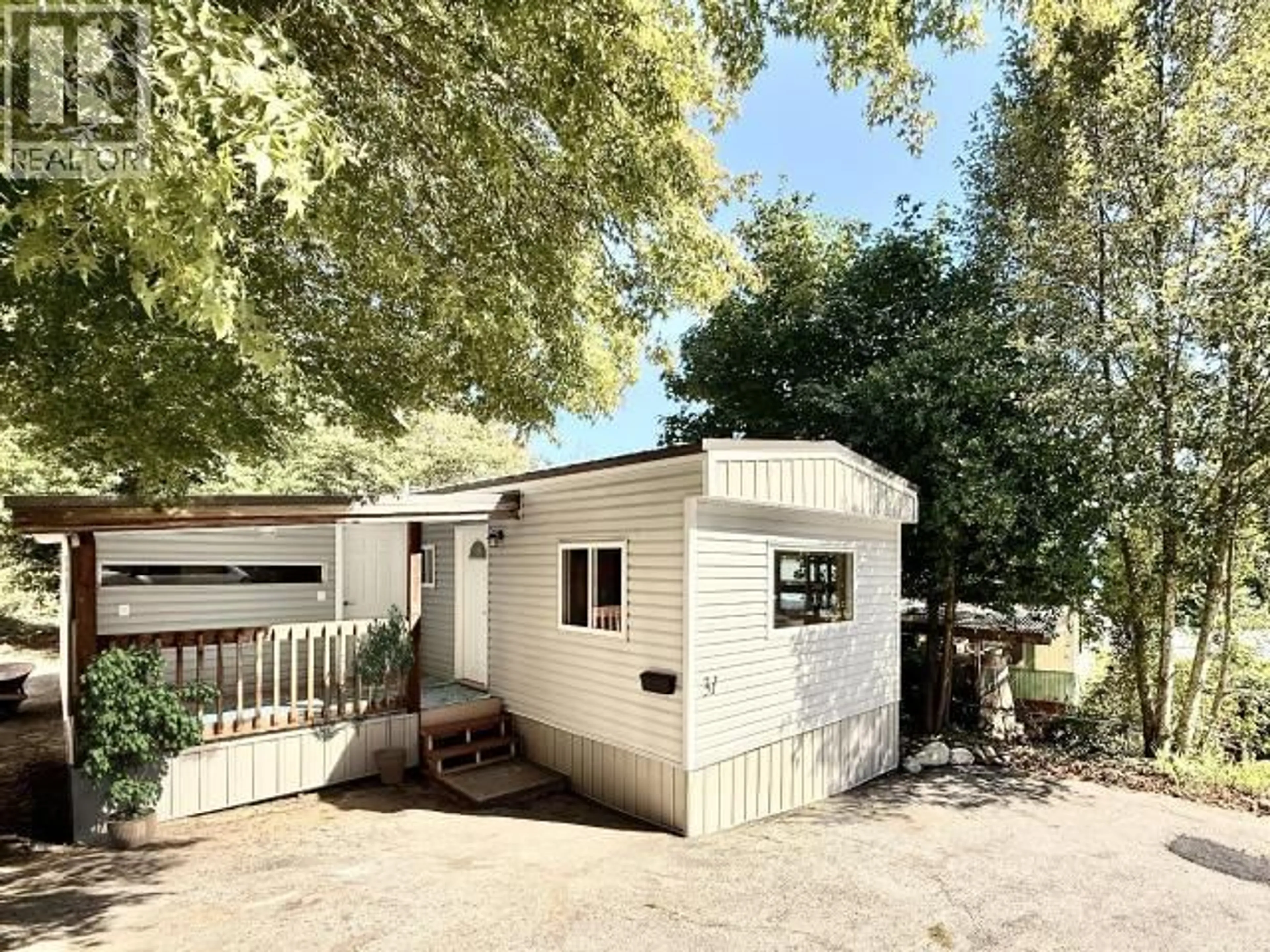 Shed for 31-6263 LUND, Powell River British Columbia V8A4T3