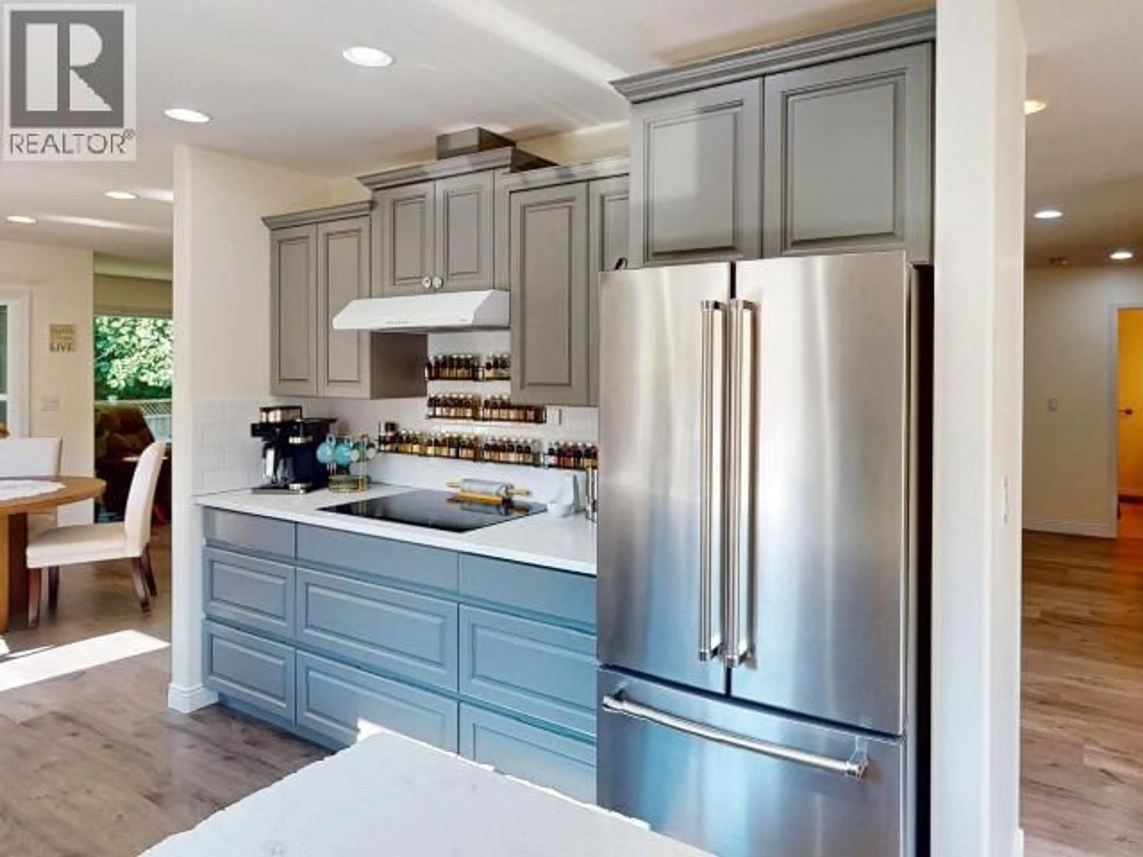 Contemporary kitchen, unknown for 5 - 4897 ONTARIO AVE, Powell River British Columbia V8A5T7