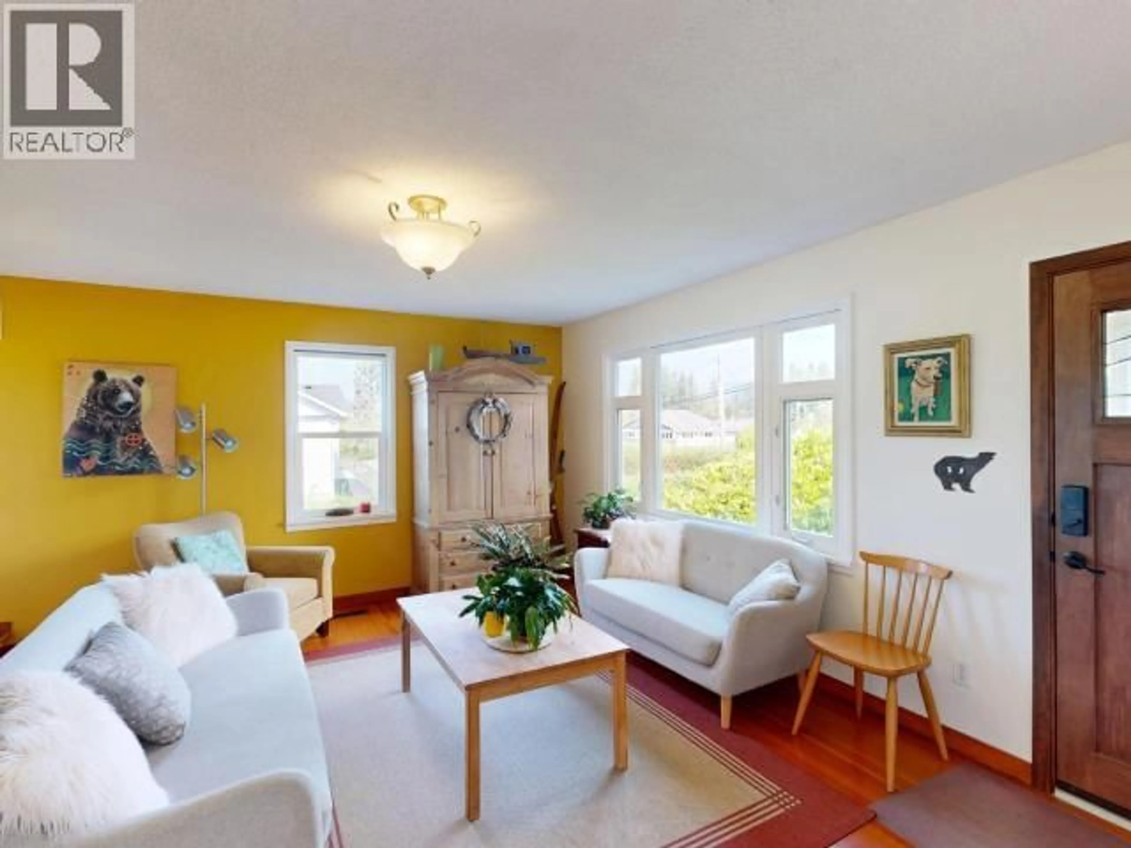 Living room with furniture, unknown for 6046 LUND, Powell River British Columbia V8A4S8