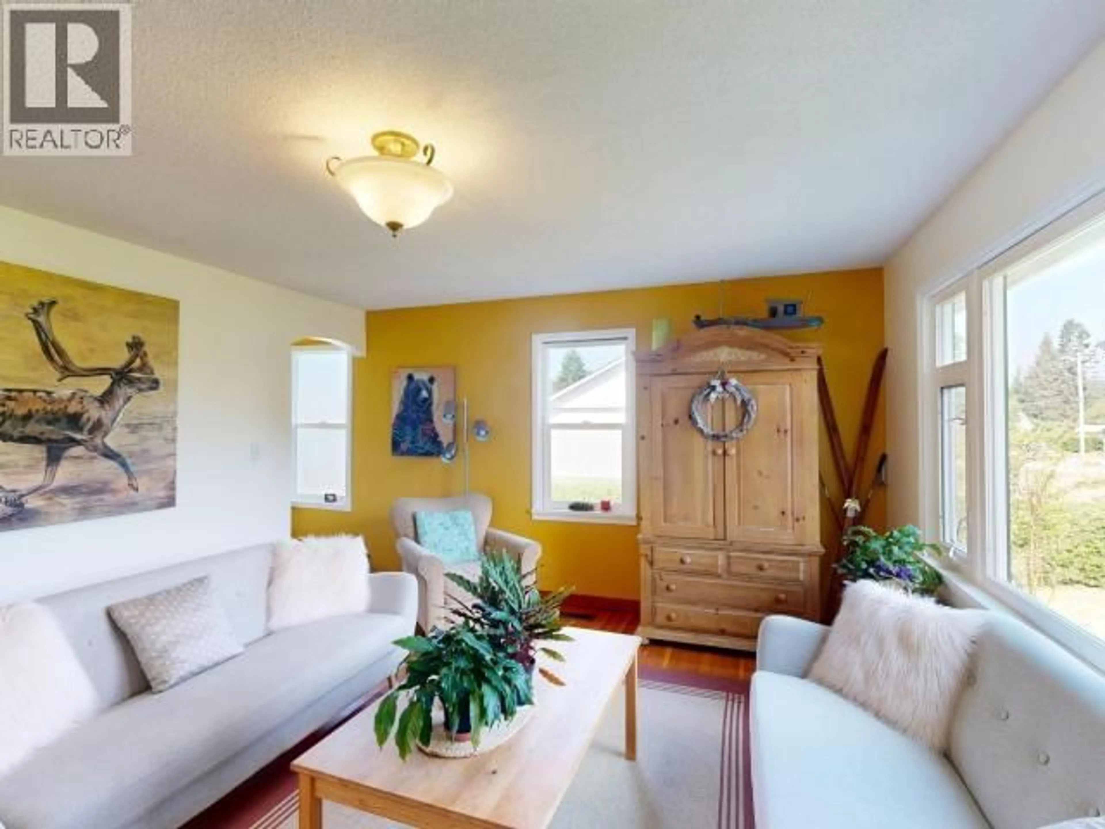 Living room with furniture, unknown for 6046 LUND, Powell River British Columbia V8A4S8