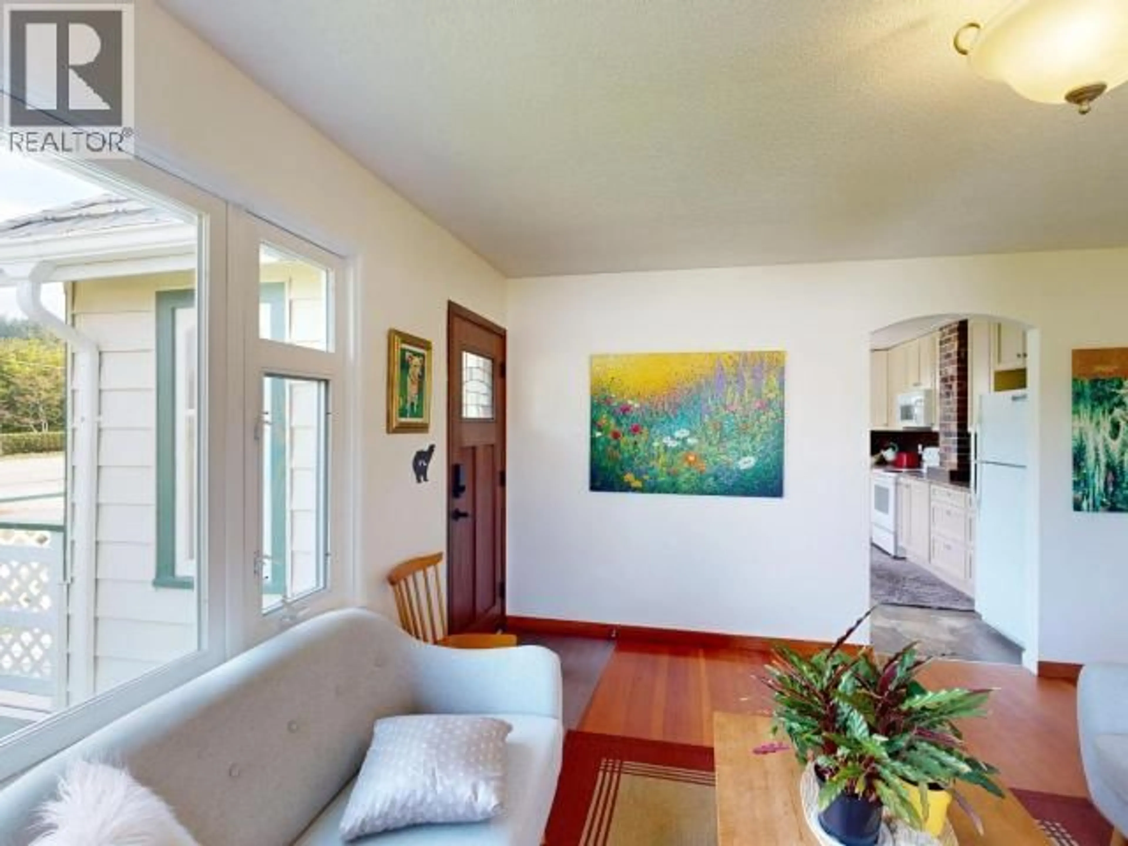 Indoor entryway for 6046 LUND, Powell River British Columbia V8A4S8
