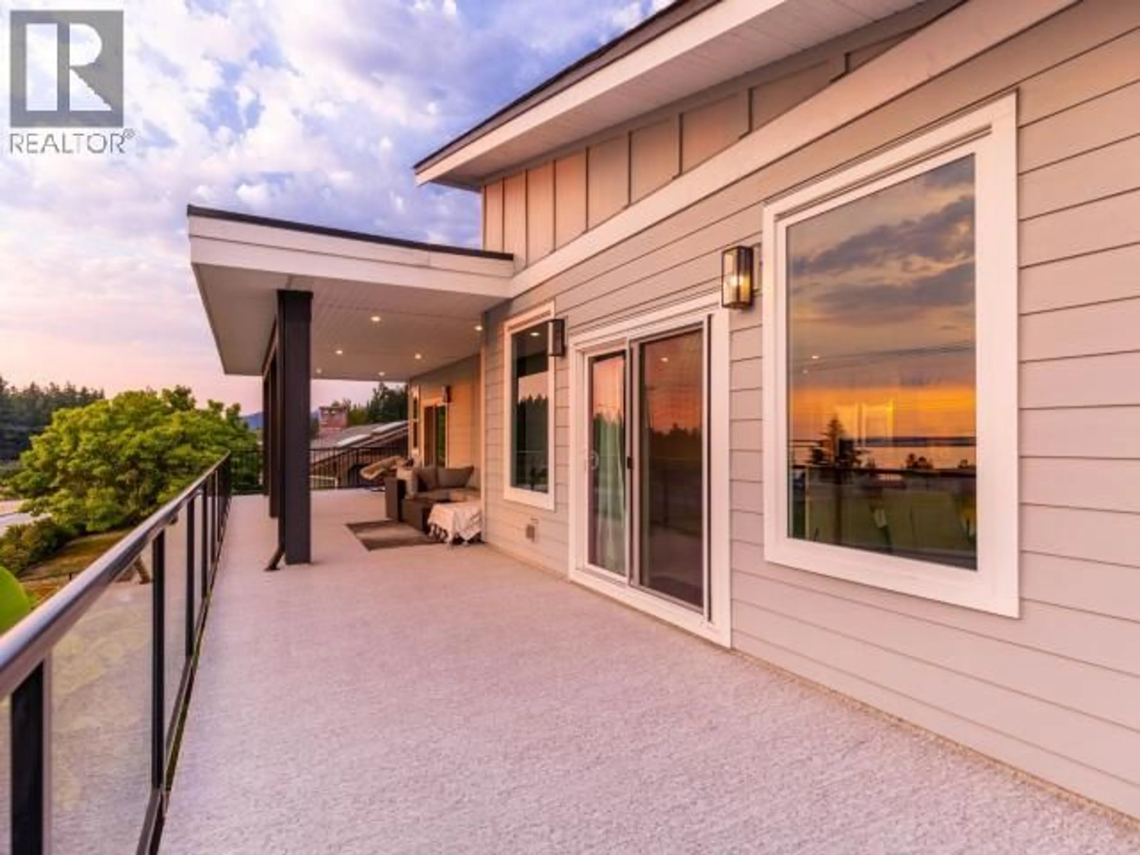 Home with vinyl exterior material, unknown for 3558 JOYCE AVE, Powell River British Columbia V8A2Y5