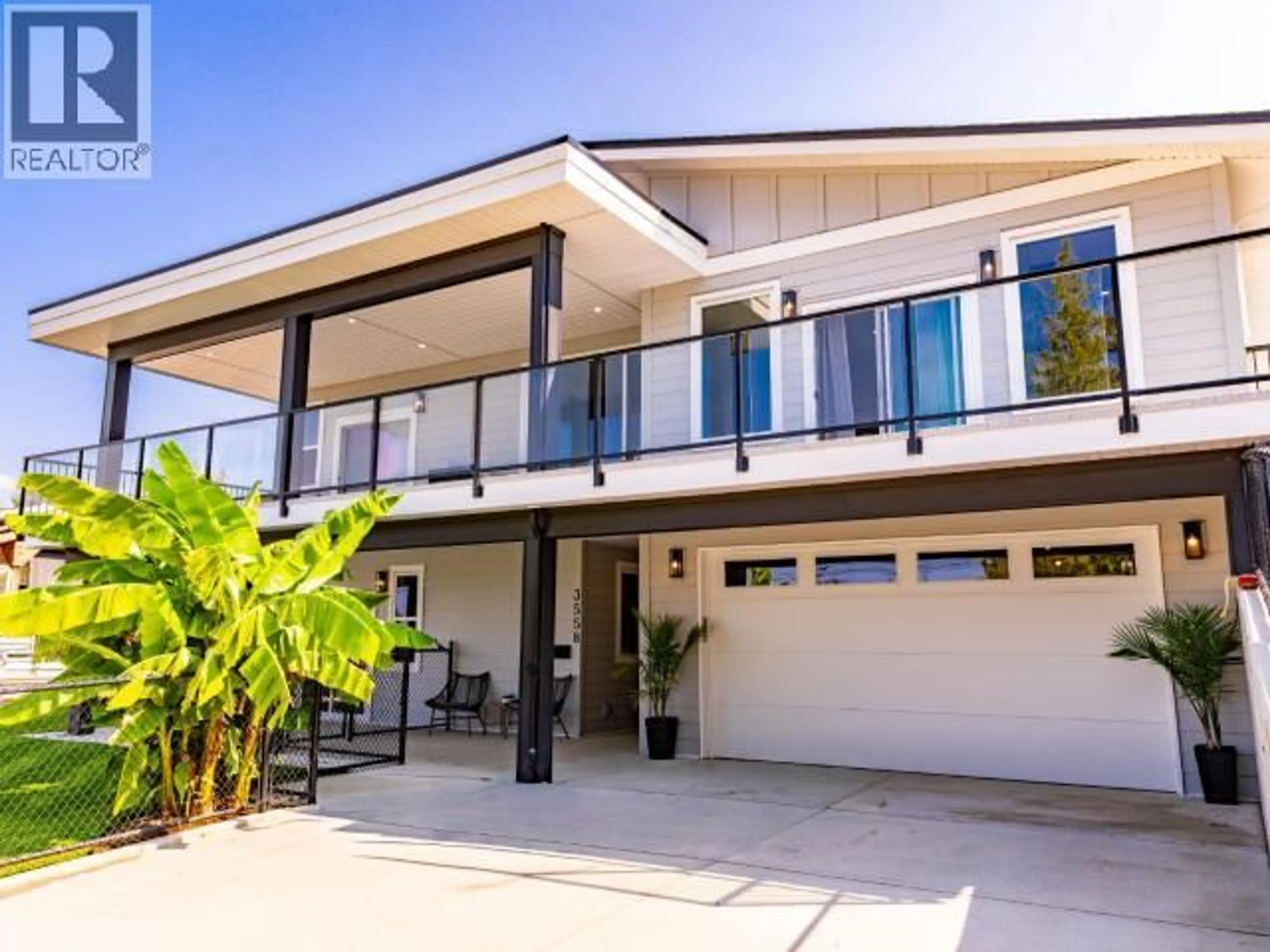 Home with vinyl exterior material, street for 3558 JOYCE AVE, Powell River British Columbia V8A2Y5