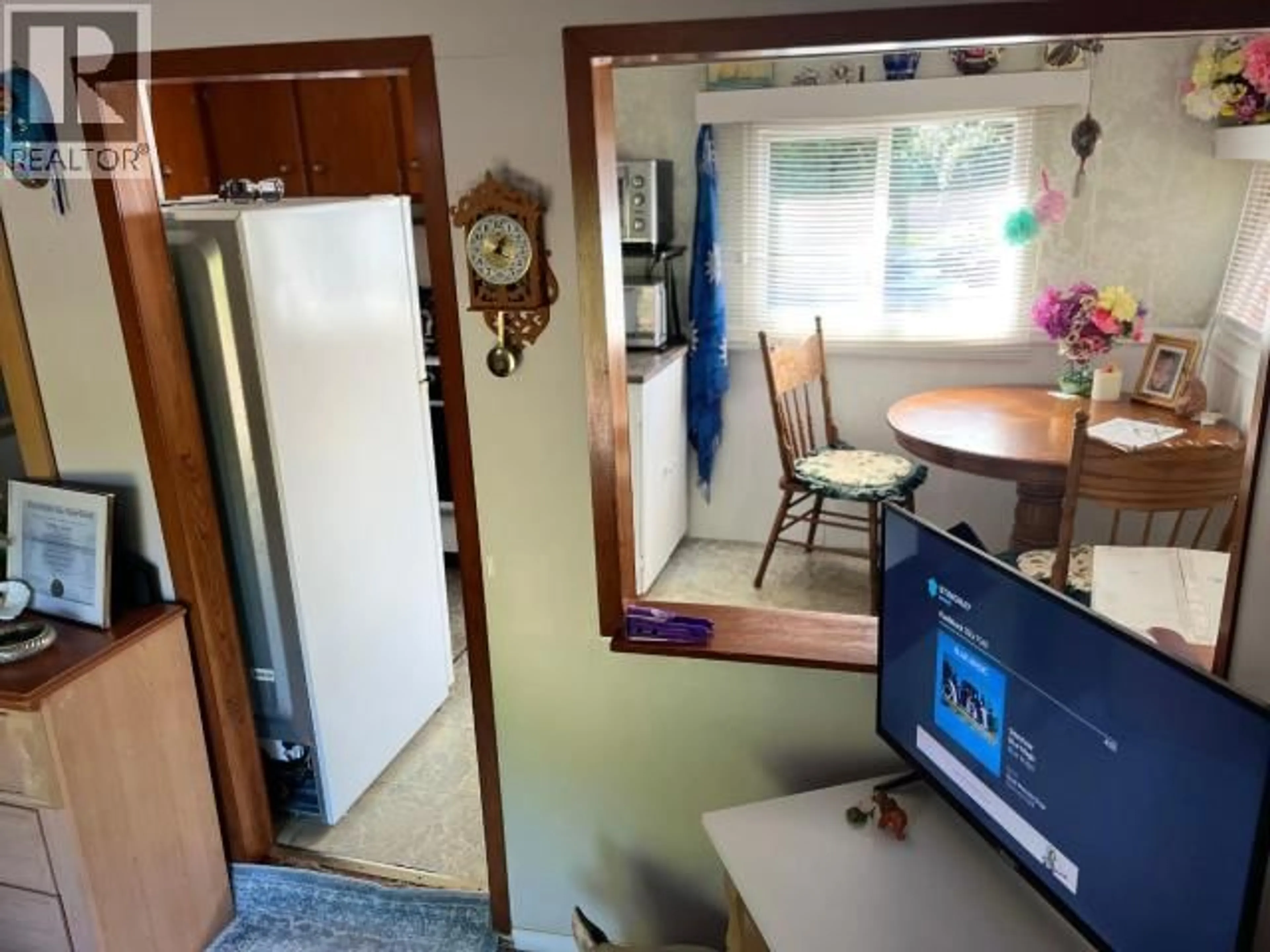 A pic of a room for 52 - 5455 BORDEN PLACE, Powell River British Columbia V8A3W1