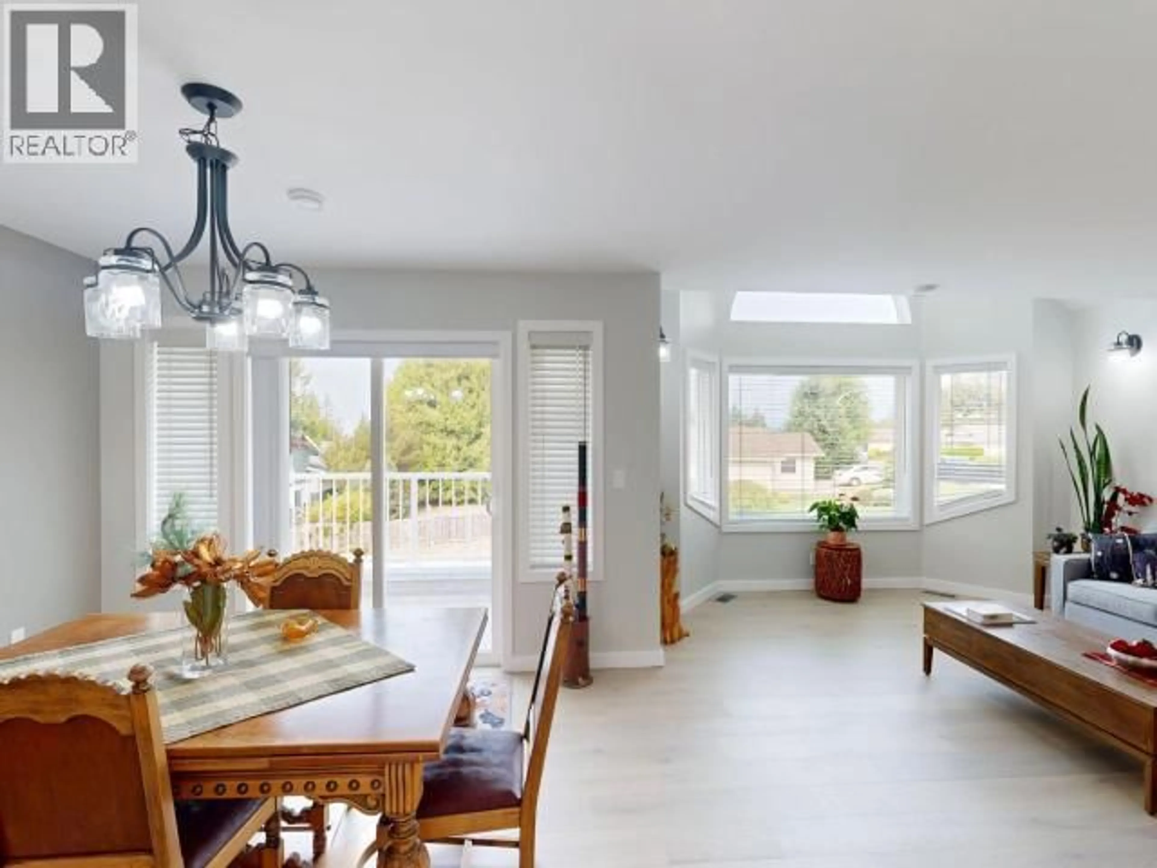 Dining room, ceramic/tile floor for 4010 SATURNA AVE, Powell River British Columbia V8A5T4