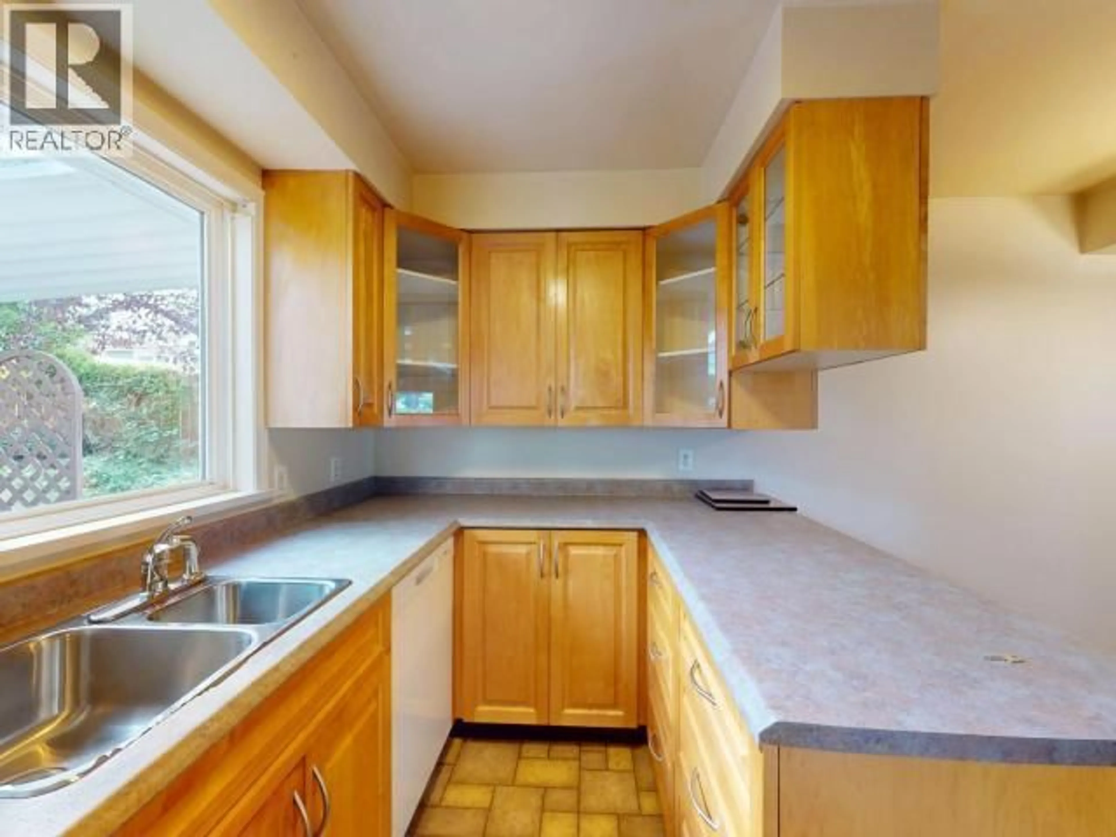 Standard kitchen, unknown for 4006 GORDON AVE, Powell River British Columbia V8A2T9