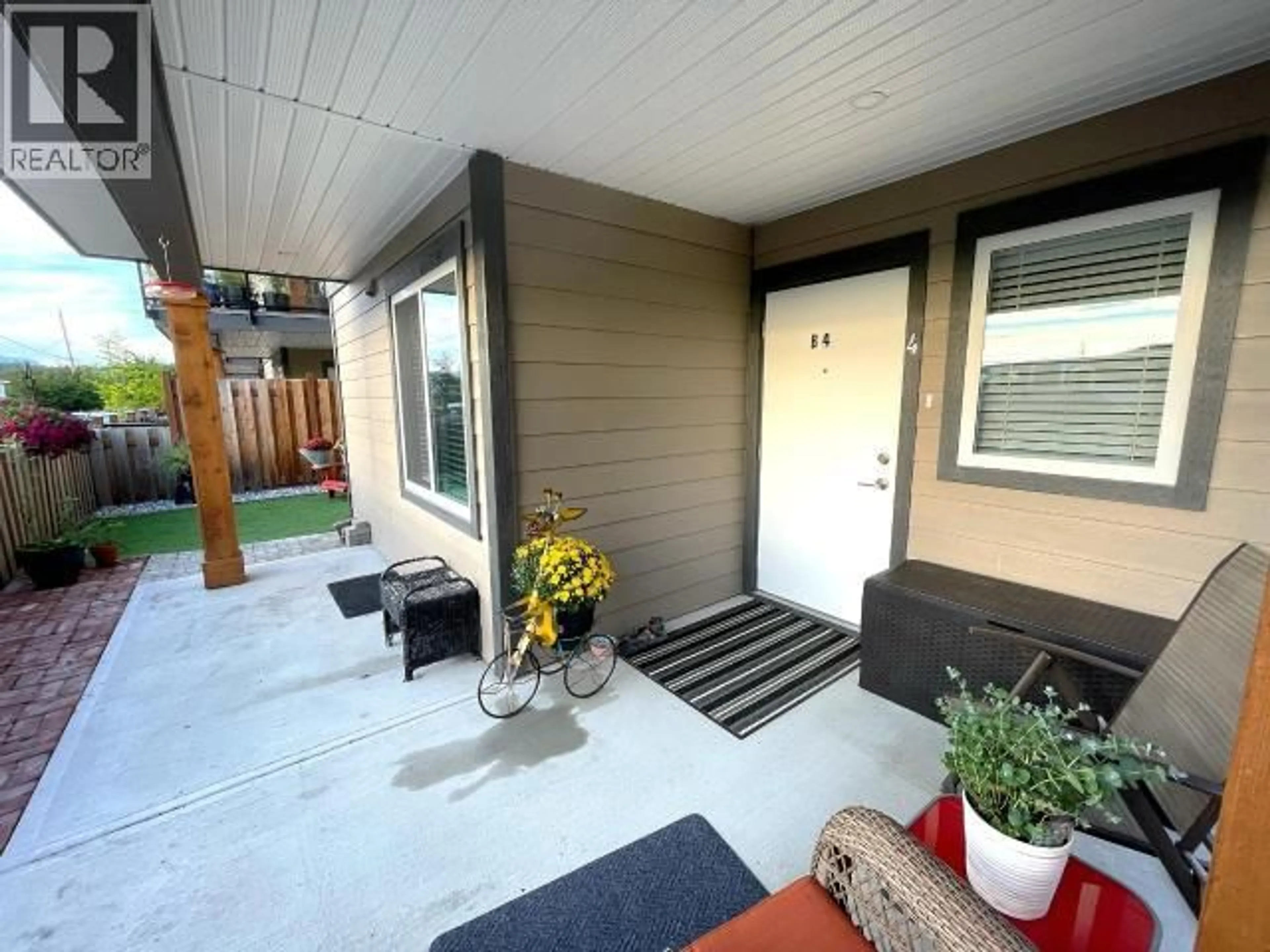 Indoor entryway for B4 - 6900 BURNABY STREET, Powell River British Columbia