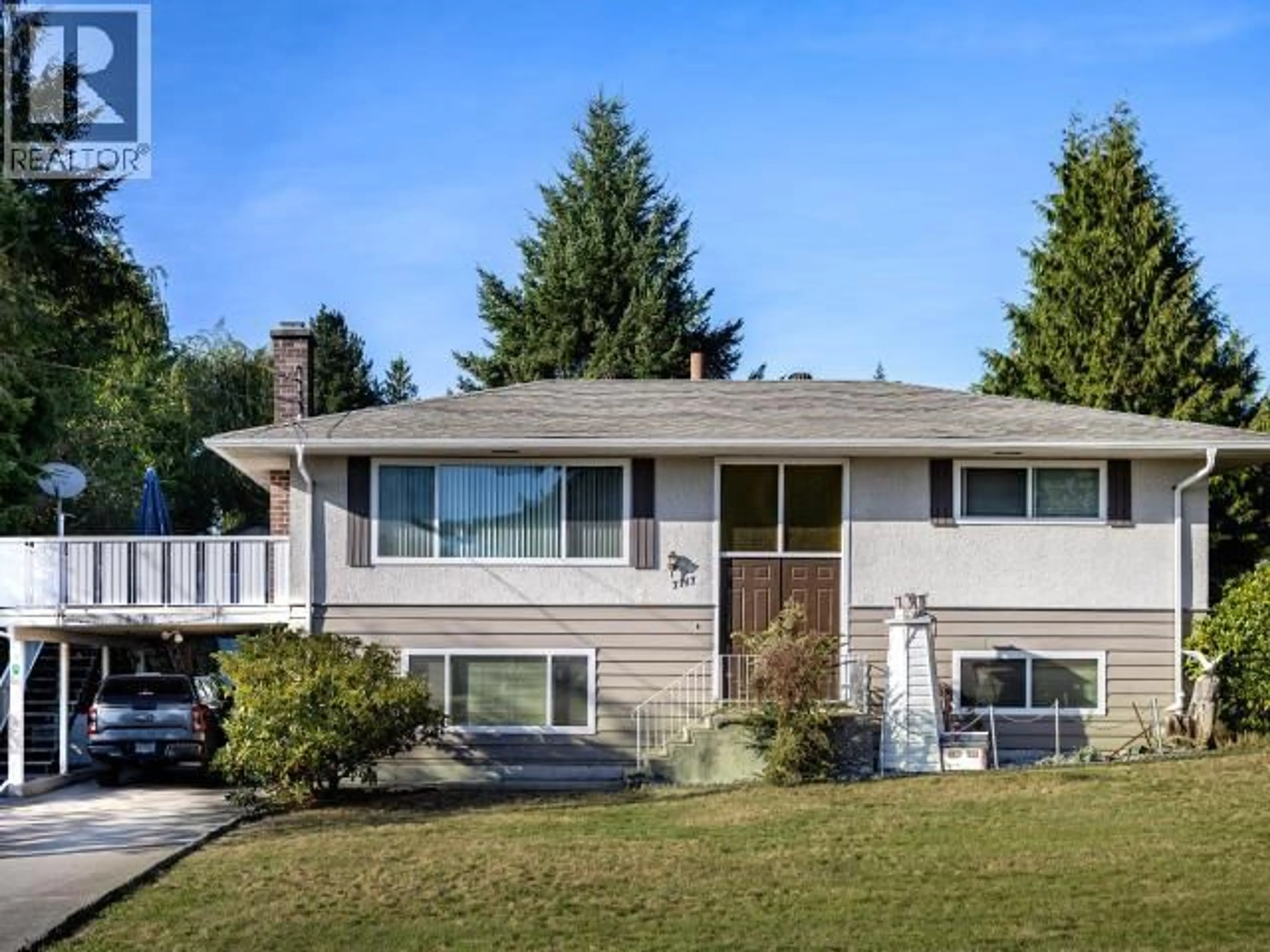 Home with vinyl exterior material, street for 7117 TAHSIS STREET, Powell River British Columbia V8A1G6
