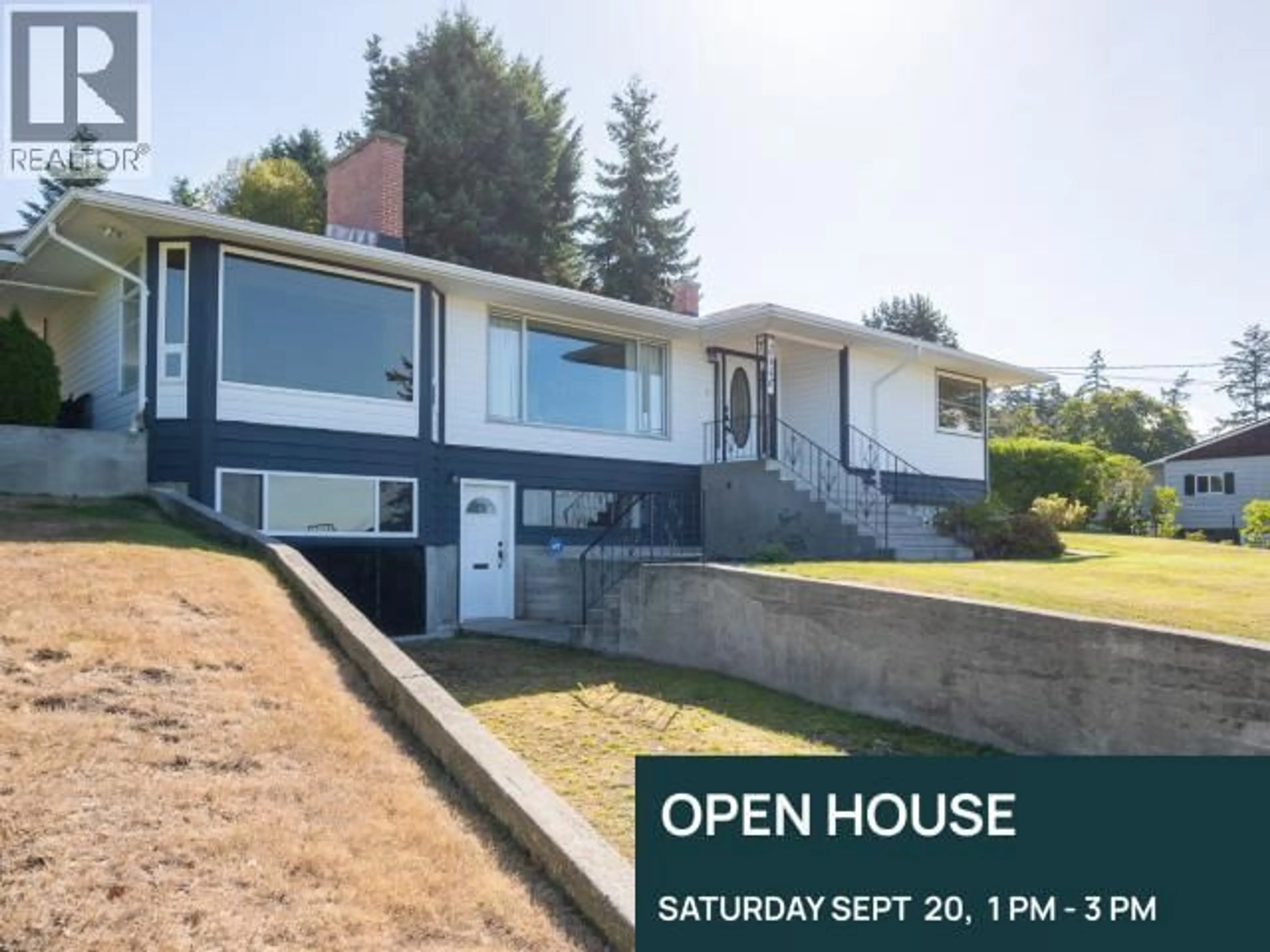 Home with vinyl exterior material, street for 3446 MARINE AVE, Powell River British Columbia