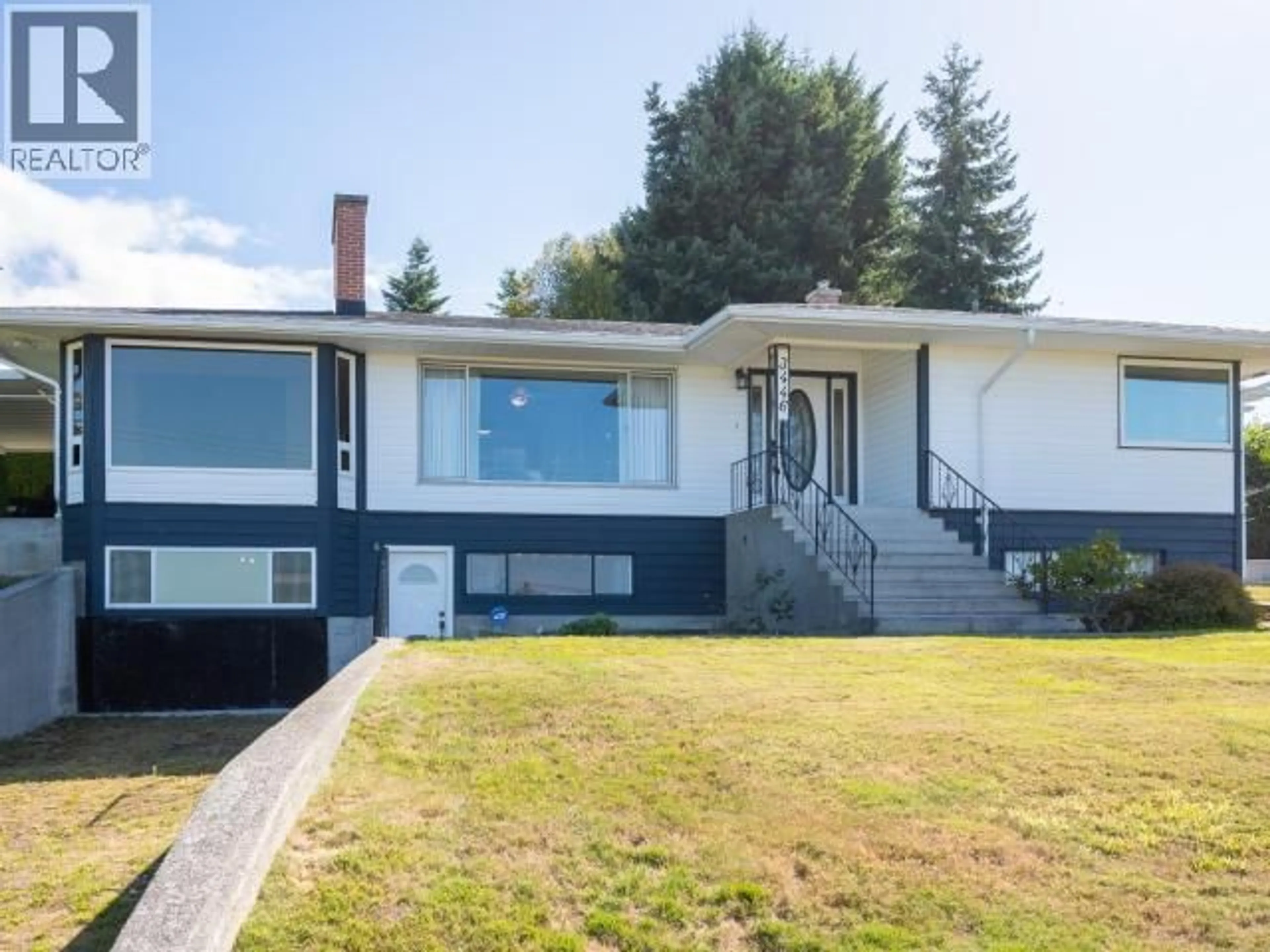 Home with vinyl exterior material, street for 3446 MARINE AVE, Powell River British Columbia