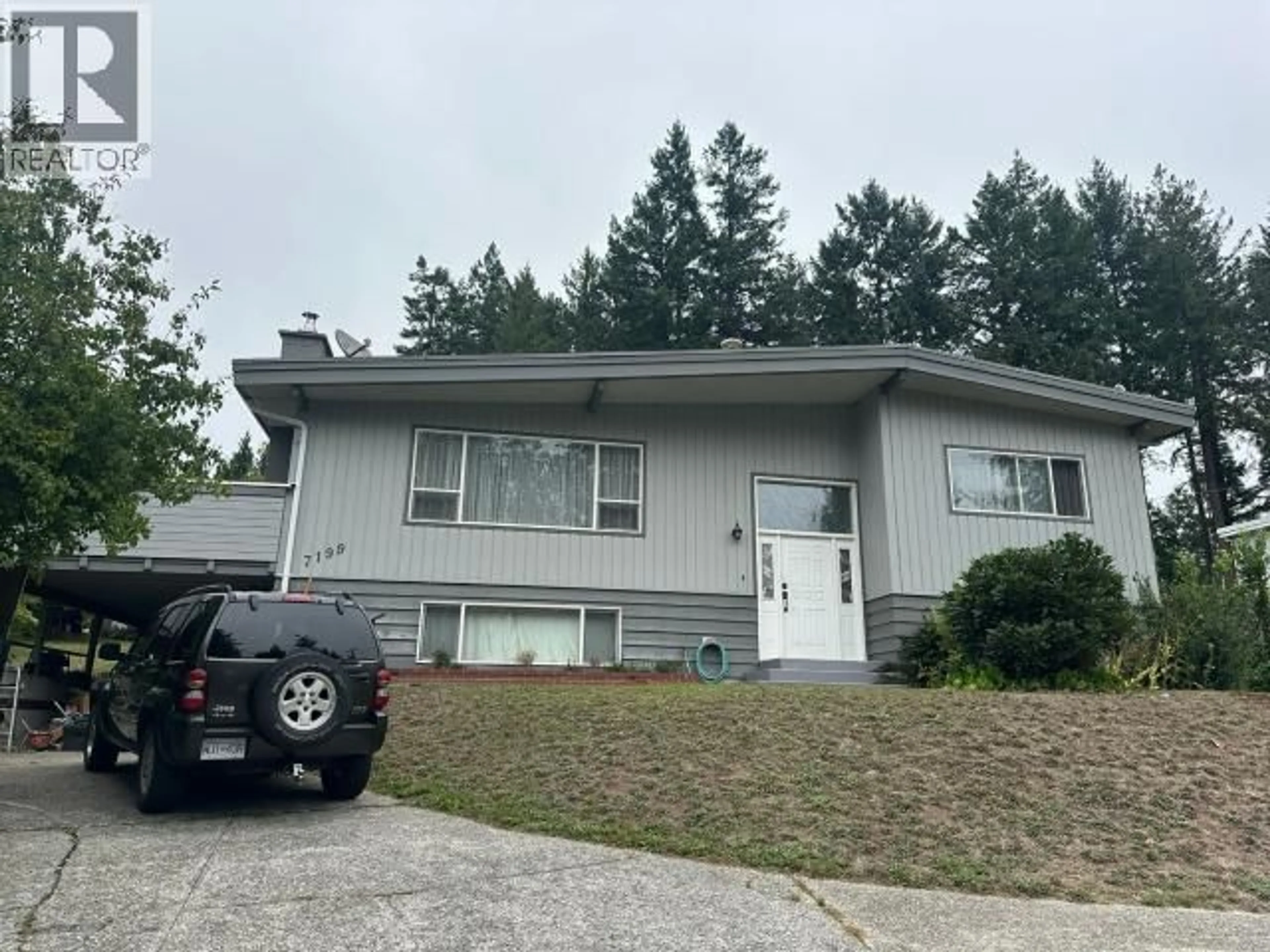Home with vinyl exterior material, street for 7199 THUNDER BAY STREET, Powell River British Columbia