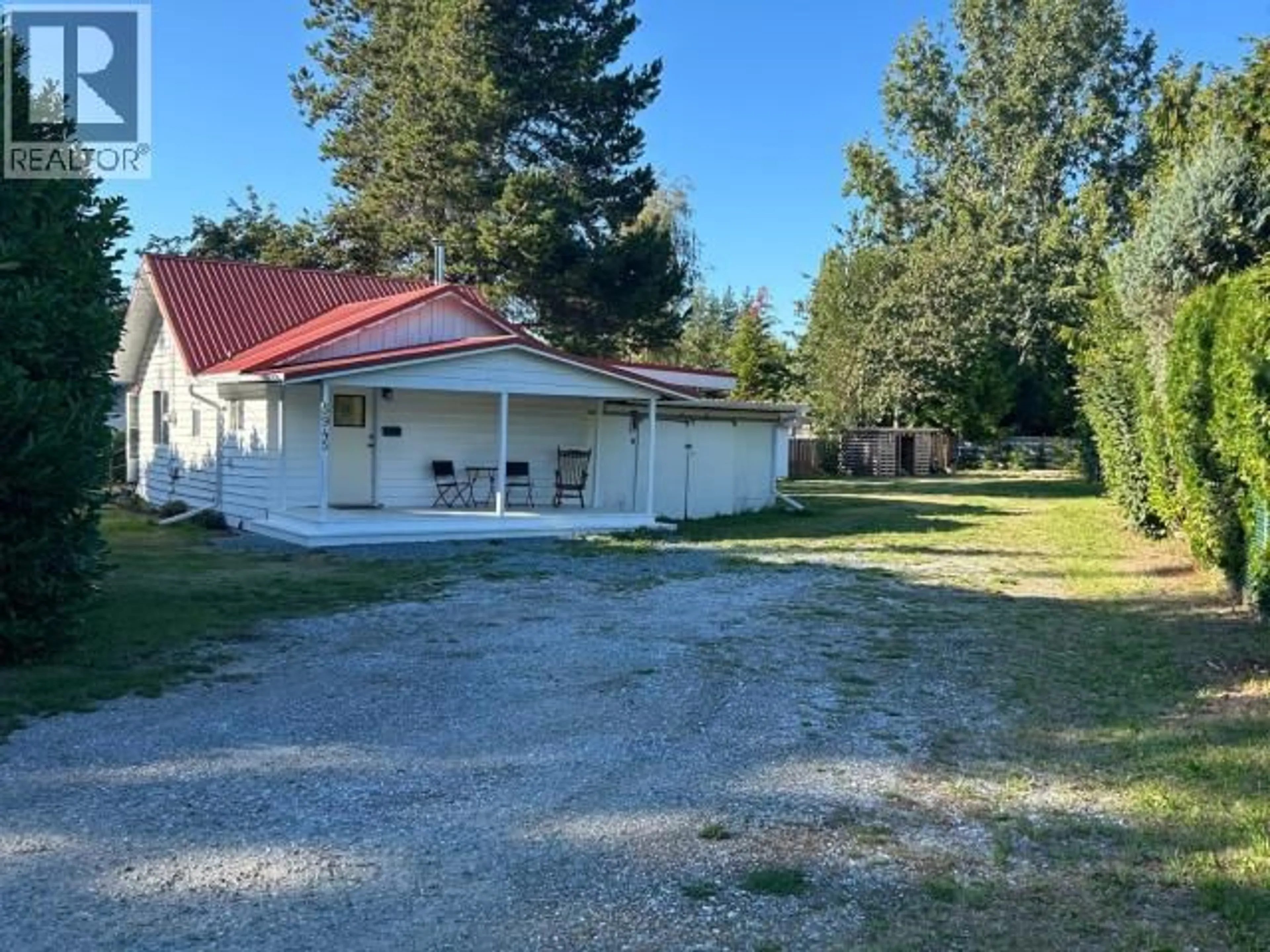 A pic from outside/outdoor area/front of a property/back of a property/a pic from drone, unknown for 5945 LUND, Powell River British Columbia V8A4S7