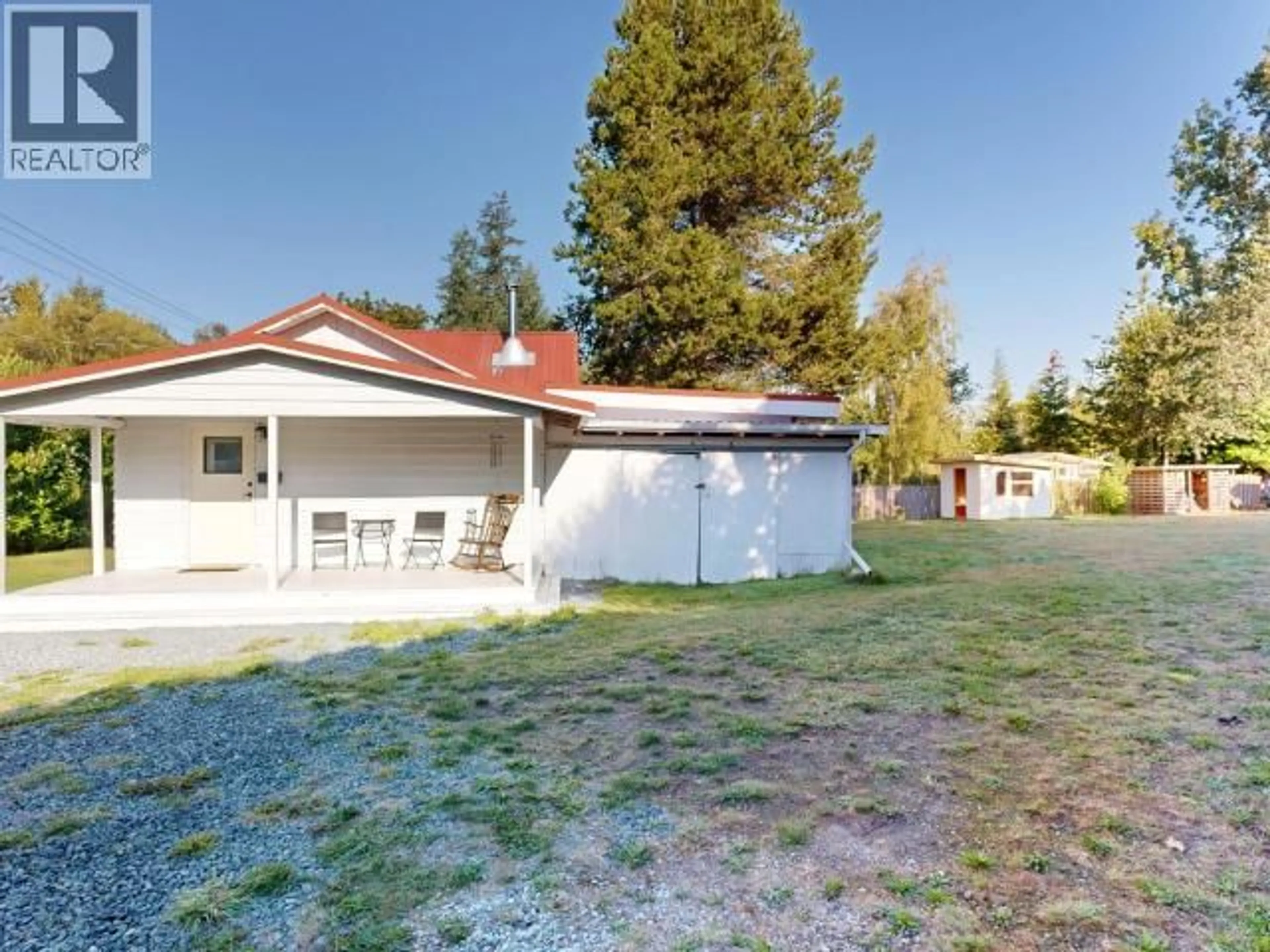 A pic from outside/outdoor area/front of a property/back of a property/a pic from drone, street for 5945 LUND, Powell River British Columbia V8A4S7