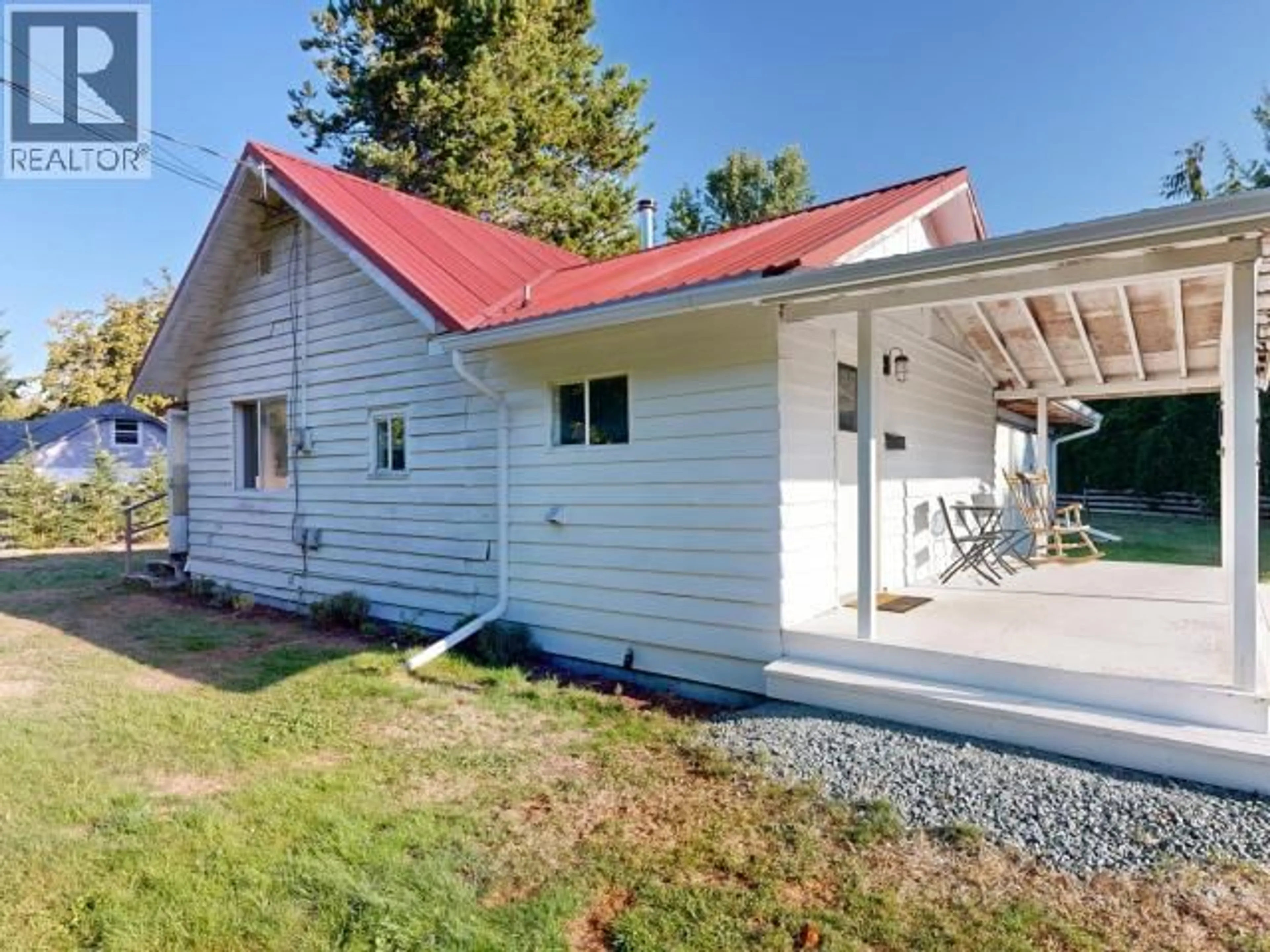 Home with vinyl exterior material, street for 5945 LUND, Powell River British Columbia V8A4S7