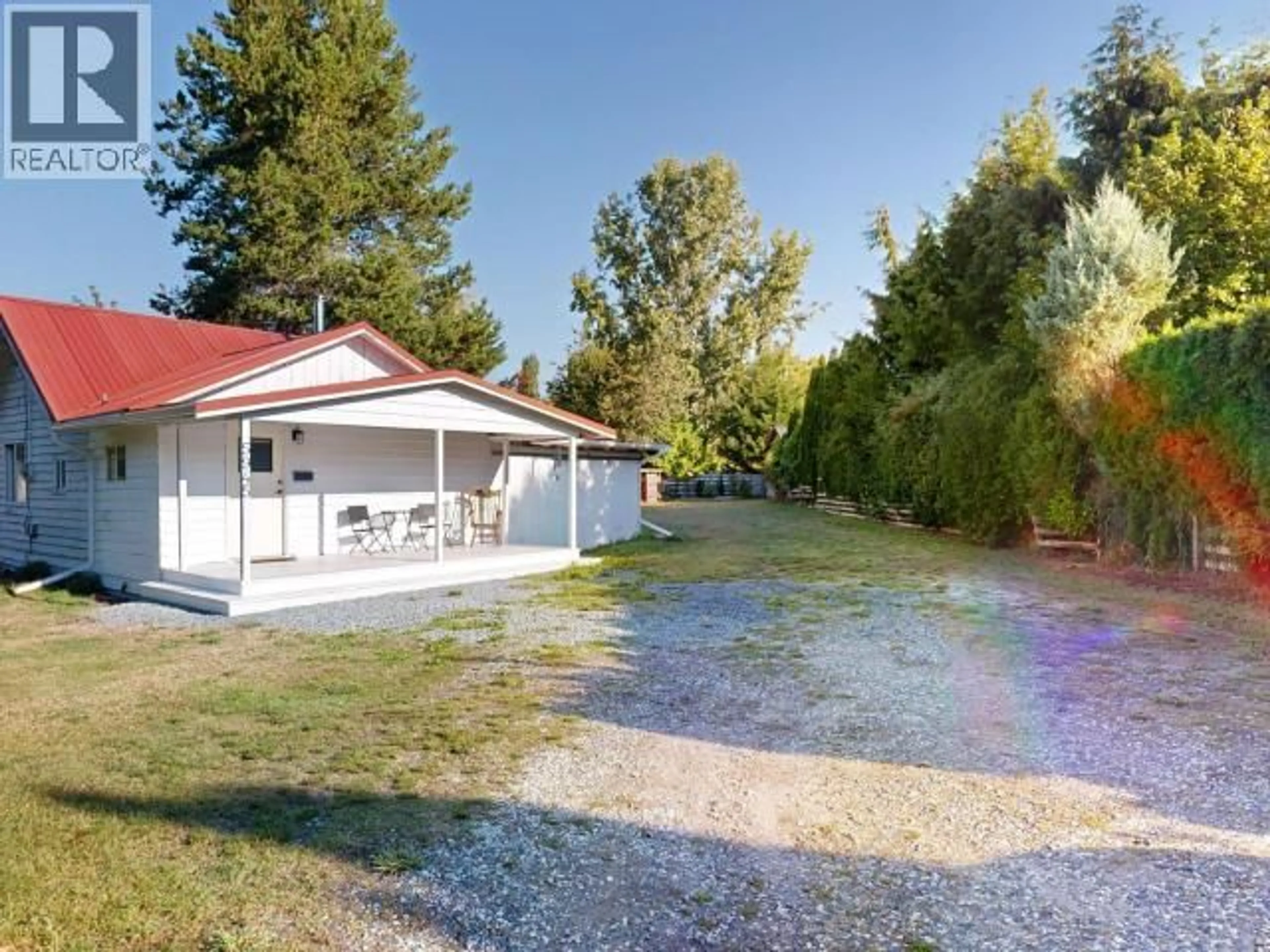 A pic from outside/outdoor area/front of a property/back of a property/a pic from drone, unknown for 5945 LUND, Powell River British Columbia V8A4S7