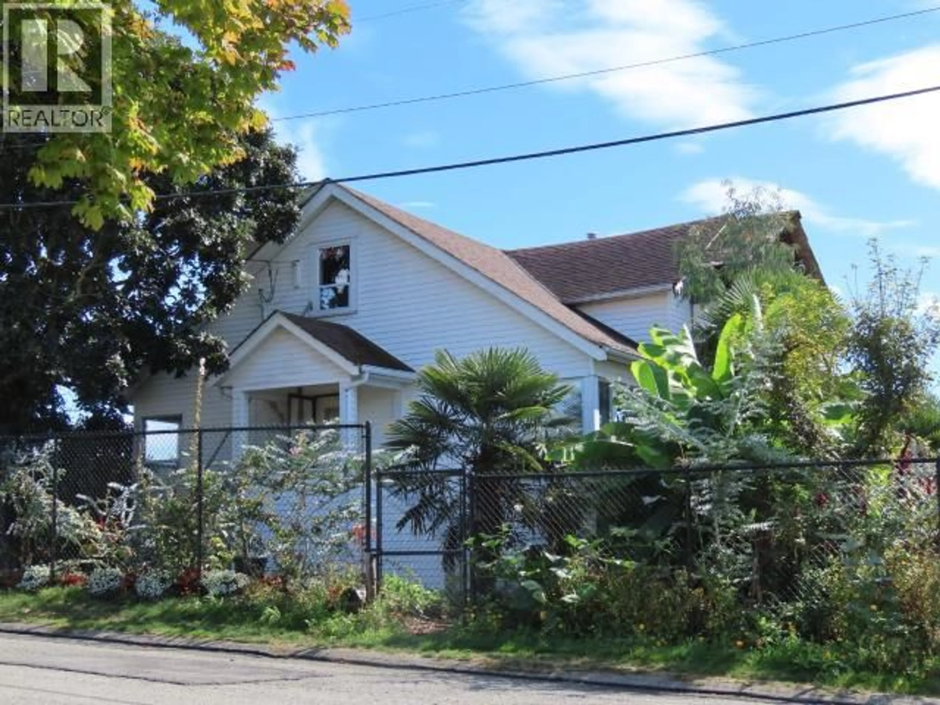 A pic from outside/outdoor area/front of a property/back of a property/a pic from drone, street for 4538 MICHIGAN AVE, Powell River British Columbia V8A2S7