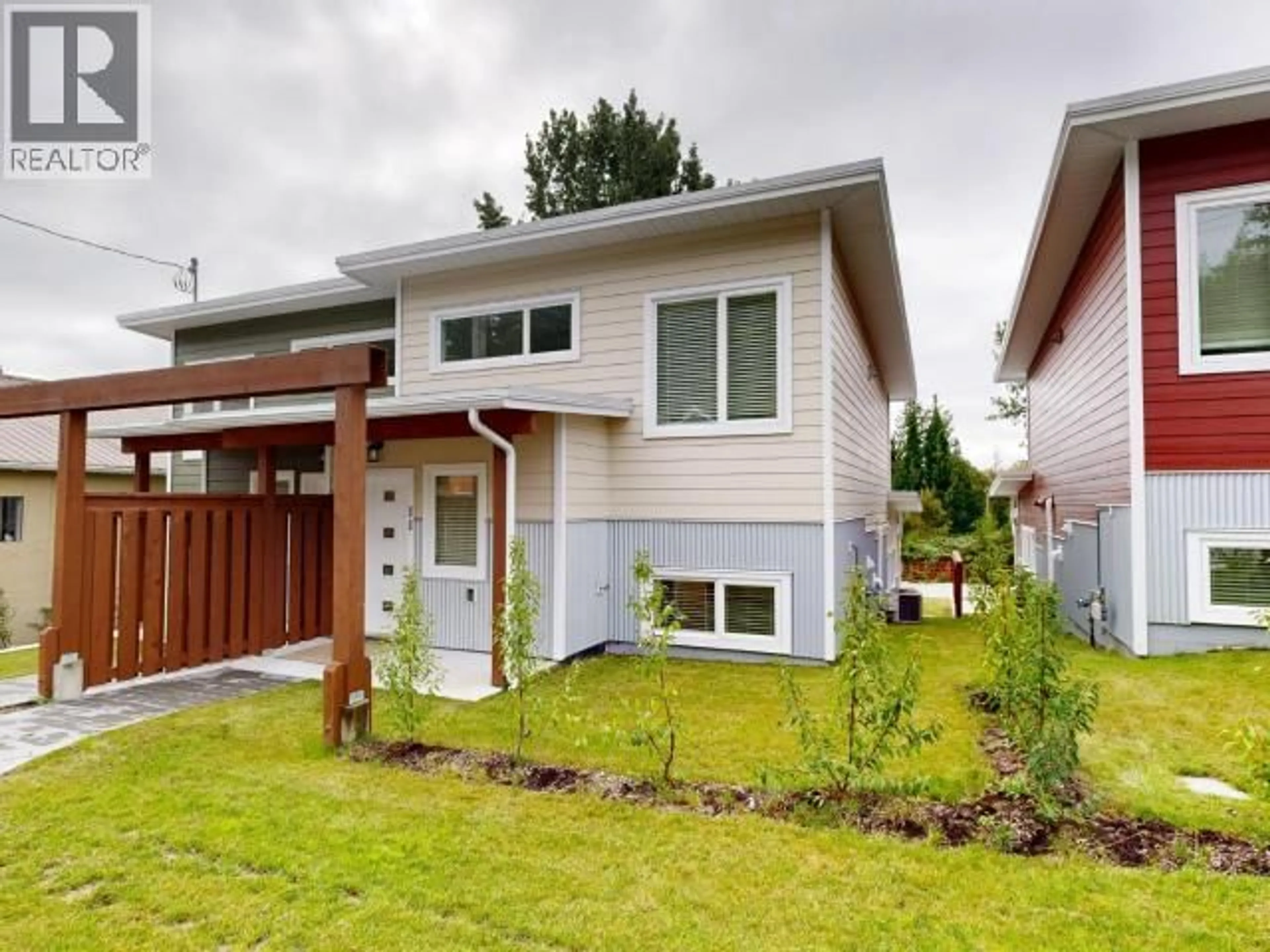 Home with vinyl exterior material, street for 11 - 6730 CRANBERRY STREET, Powell River British Columbia V8A3Z4