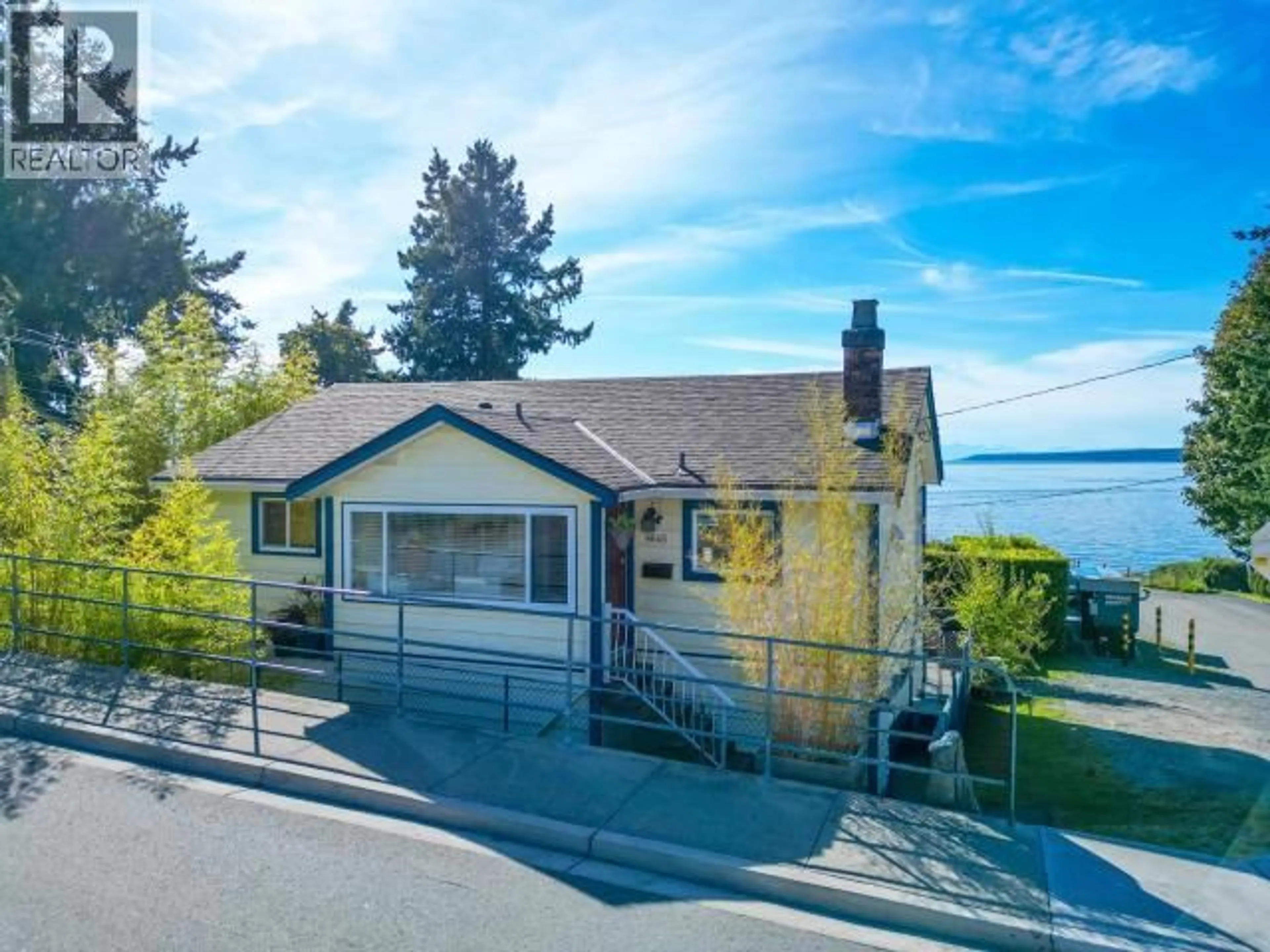 A pic from outside/outdoor area/front of a property/back of a property/a pic from drone, water/lake/river/ocean view for 4645 WILLINGDON AVE, Powell River British Columbia V8A2N1