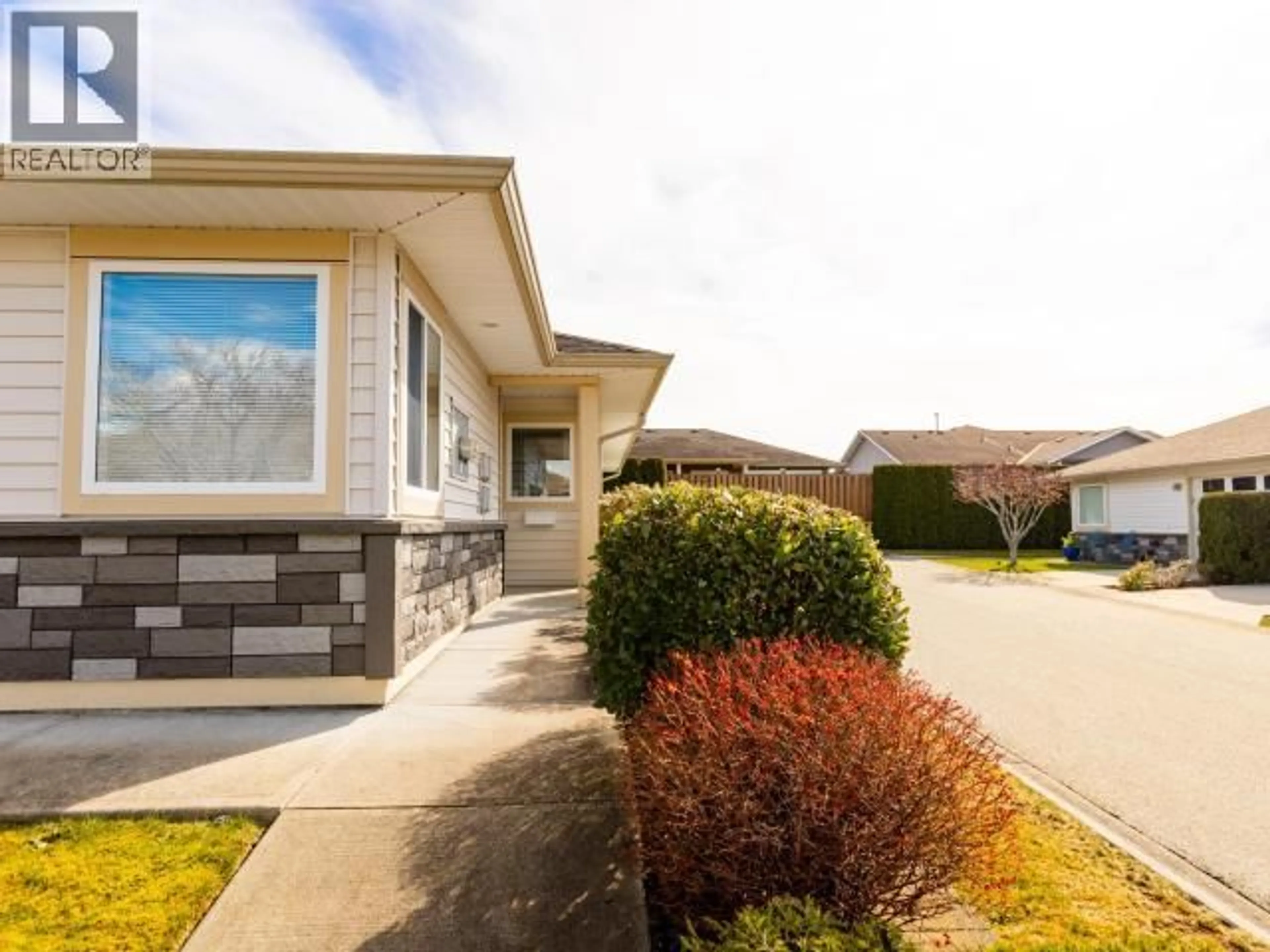 Home with vinyl exterior material, street for 21-4415 MANSON AVE, Powell River British Columbia V8A0A5