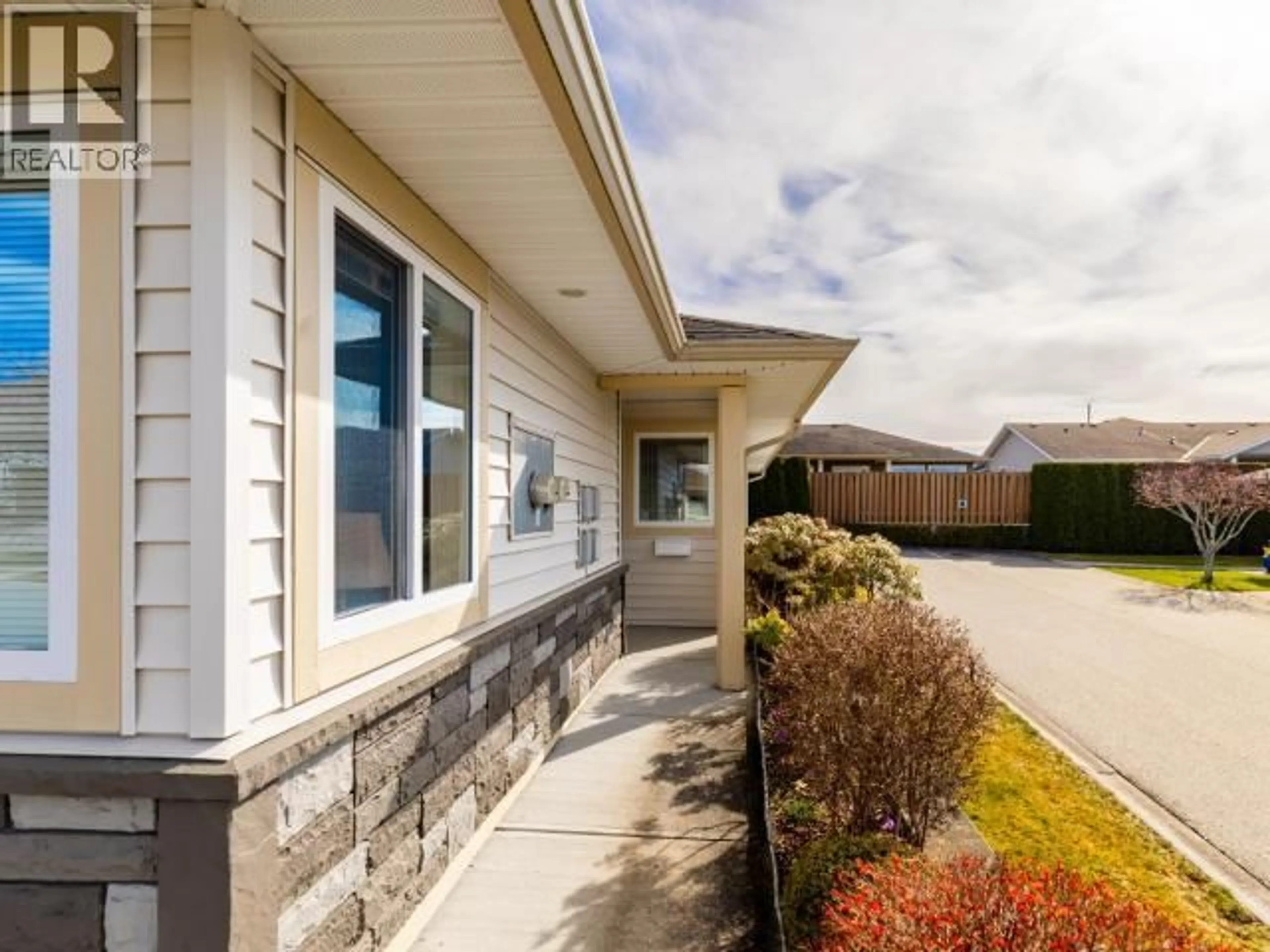 Home with vinyl exterior material, street for 21-4415 MANSON AVE, Powell River British Columbia V8A0A5