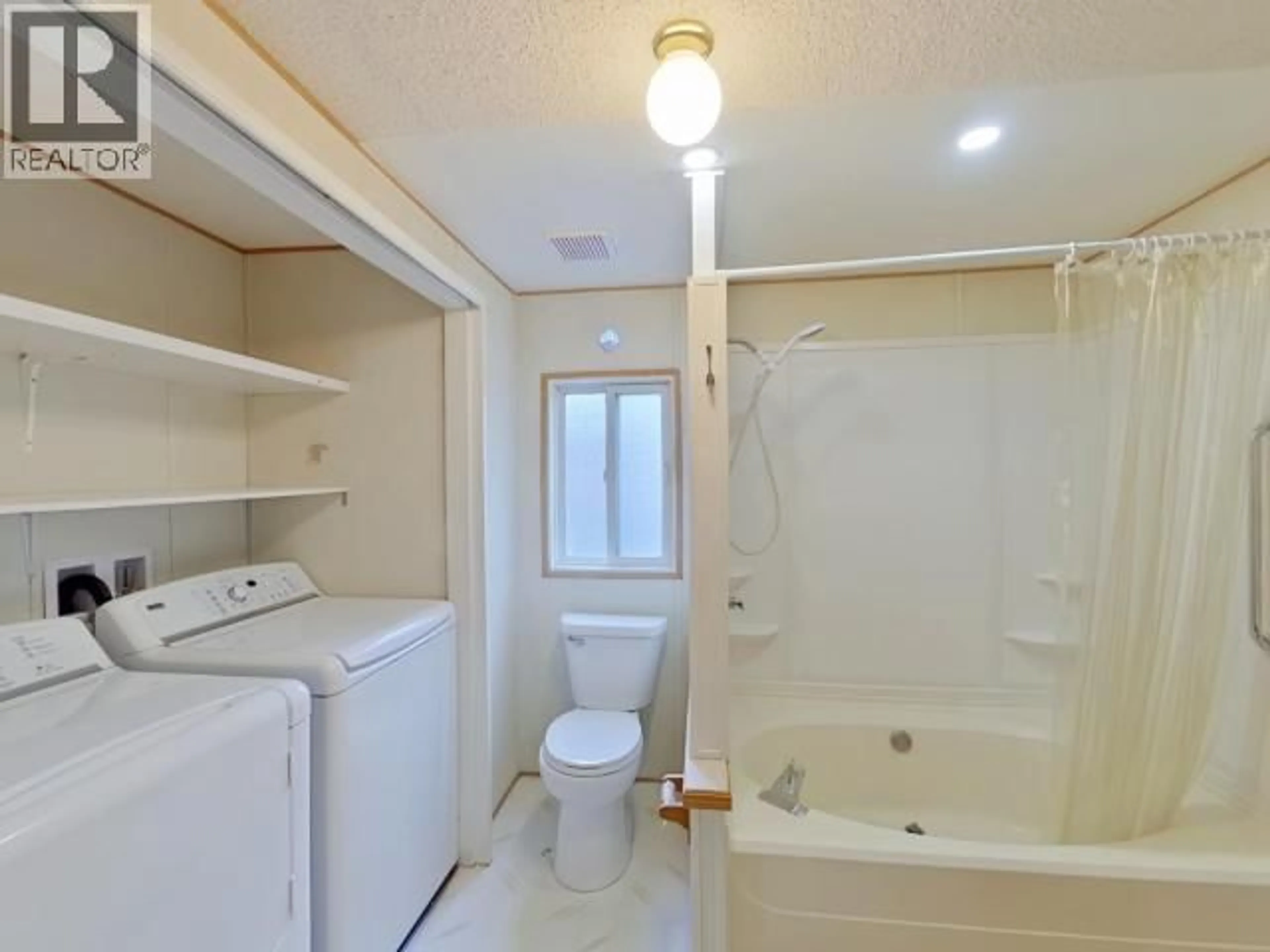 Standard bathroom, ceramic/tile floor for 45-6271 MCANDREW AVE, Powell River British Columbia V8A5G8