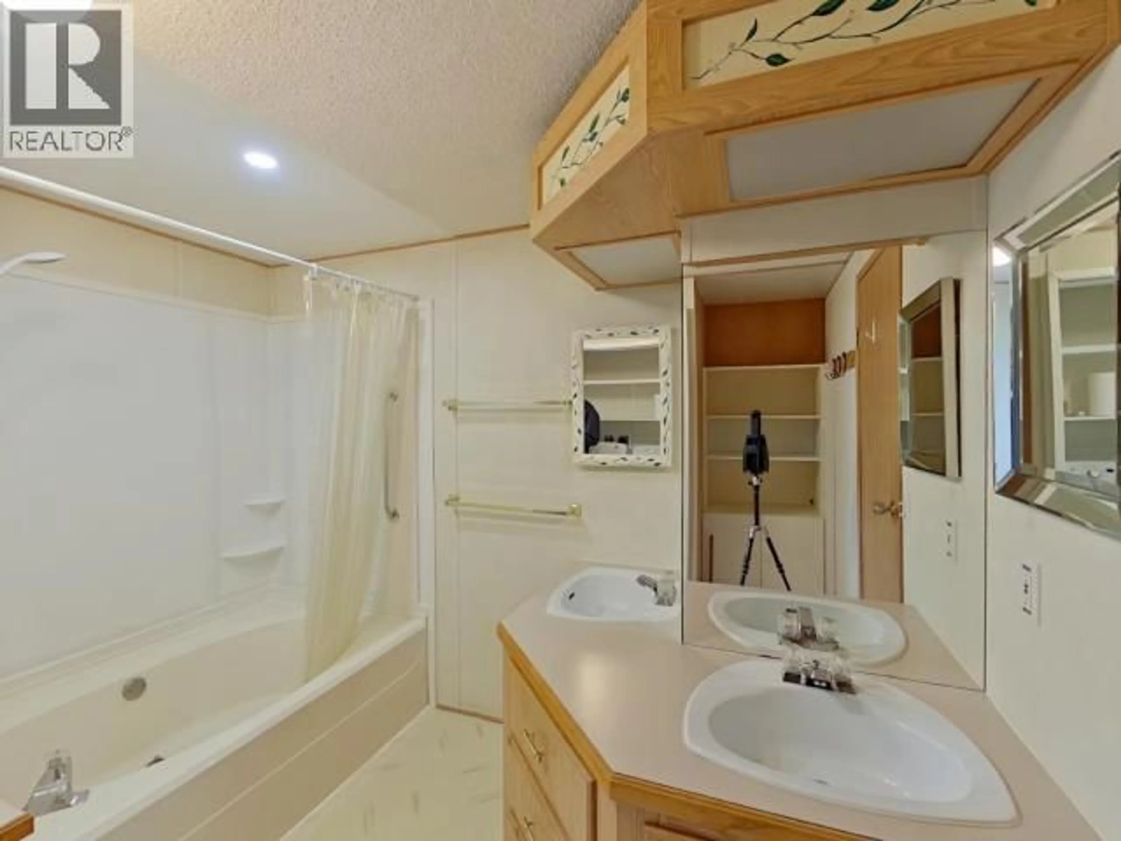 Standard bathroom, unknown for 45-6271 MCANDREW AVE, Powell River British Columbia V8A5G8