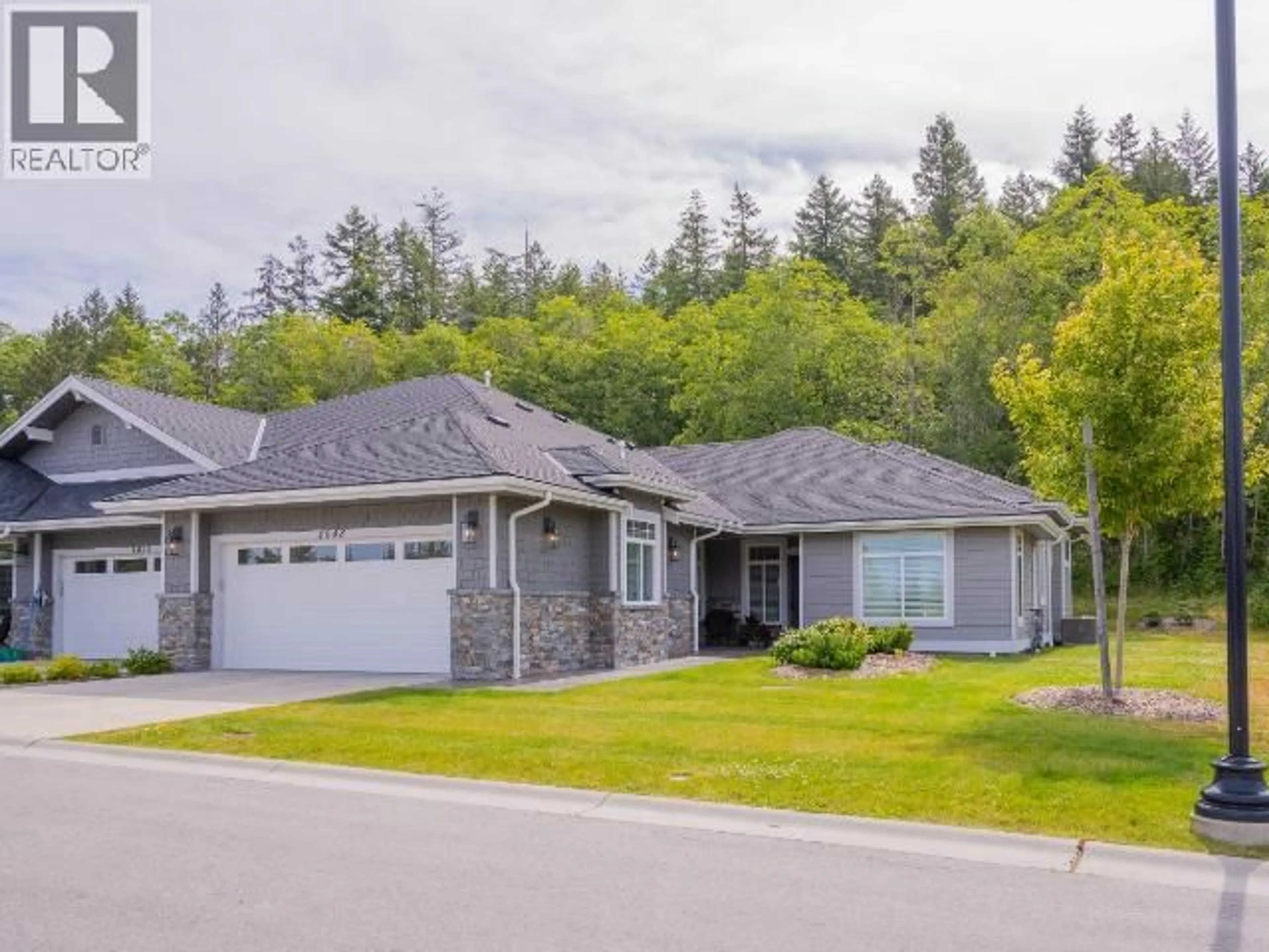Home with vinyl exterior material, street for 4048 SATURNA AVE, Powell River British Columbia V8A5T4
