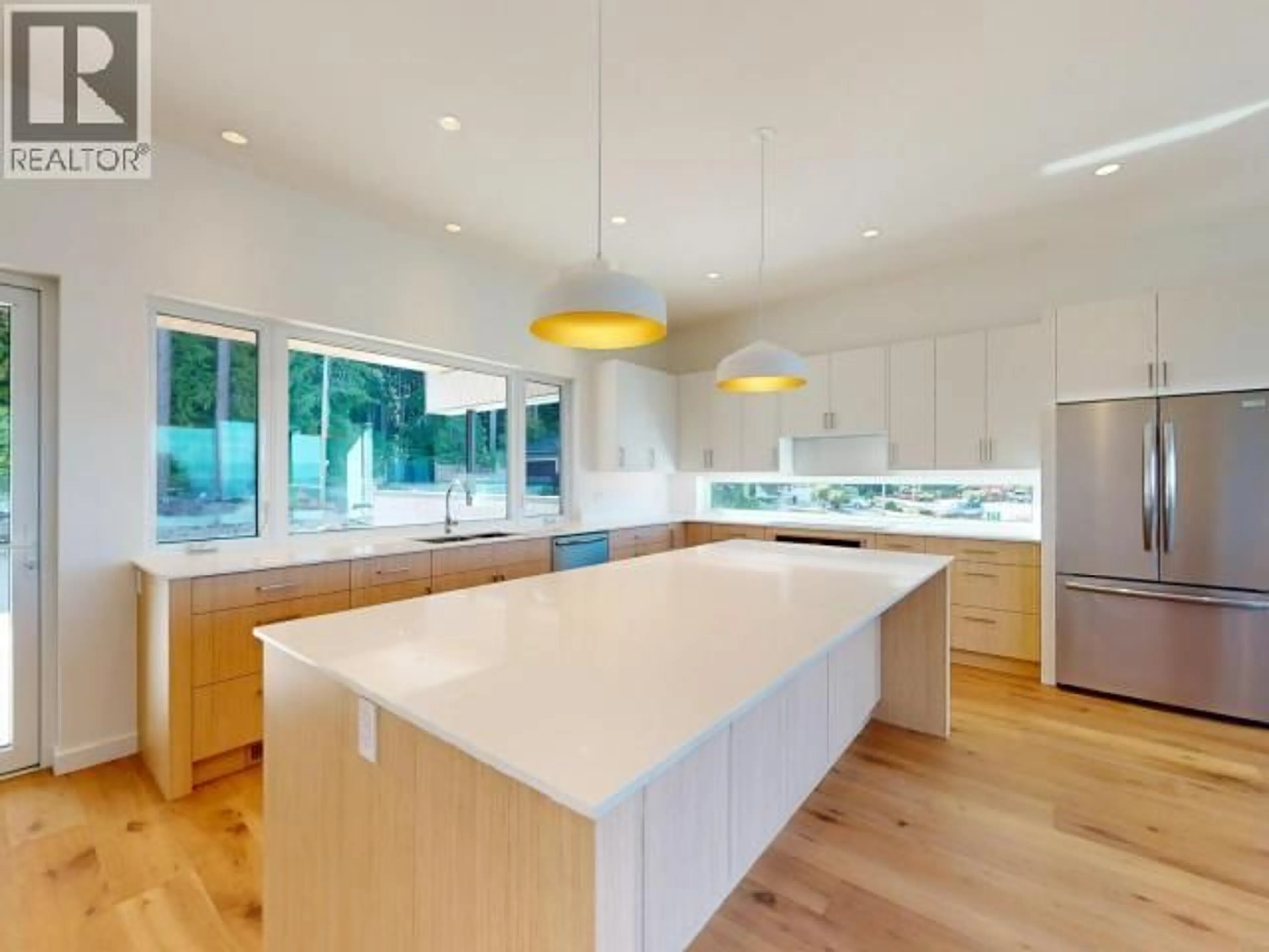 Contemporary kitchen, unknown for 3900 EAGLE RIDGE PLACE, Powell River British Columbia V8A0A7