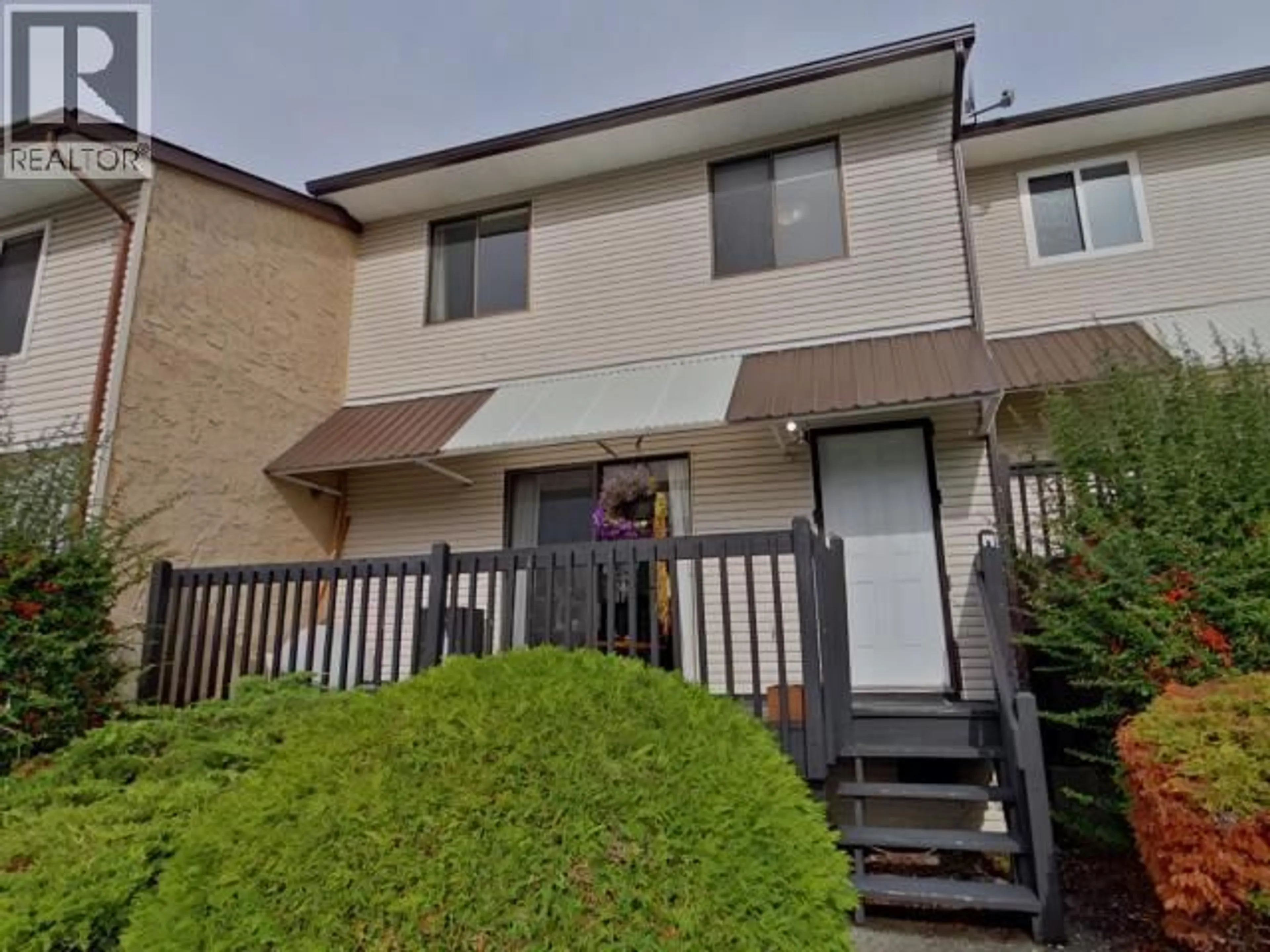 A pic from outside/outdoor area/front of a property/back of a property/a pic from drone, street for 14-4651 HARVIE AVE, Powell River British Columbia V8A2P4