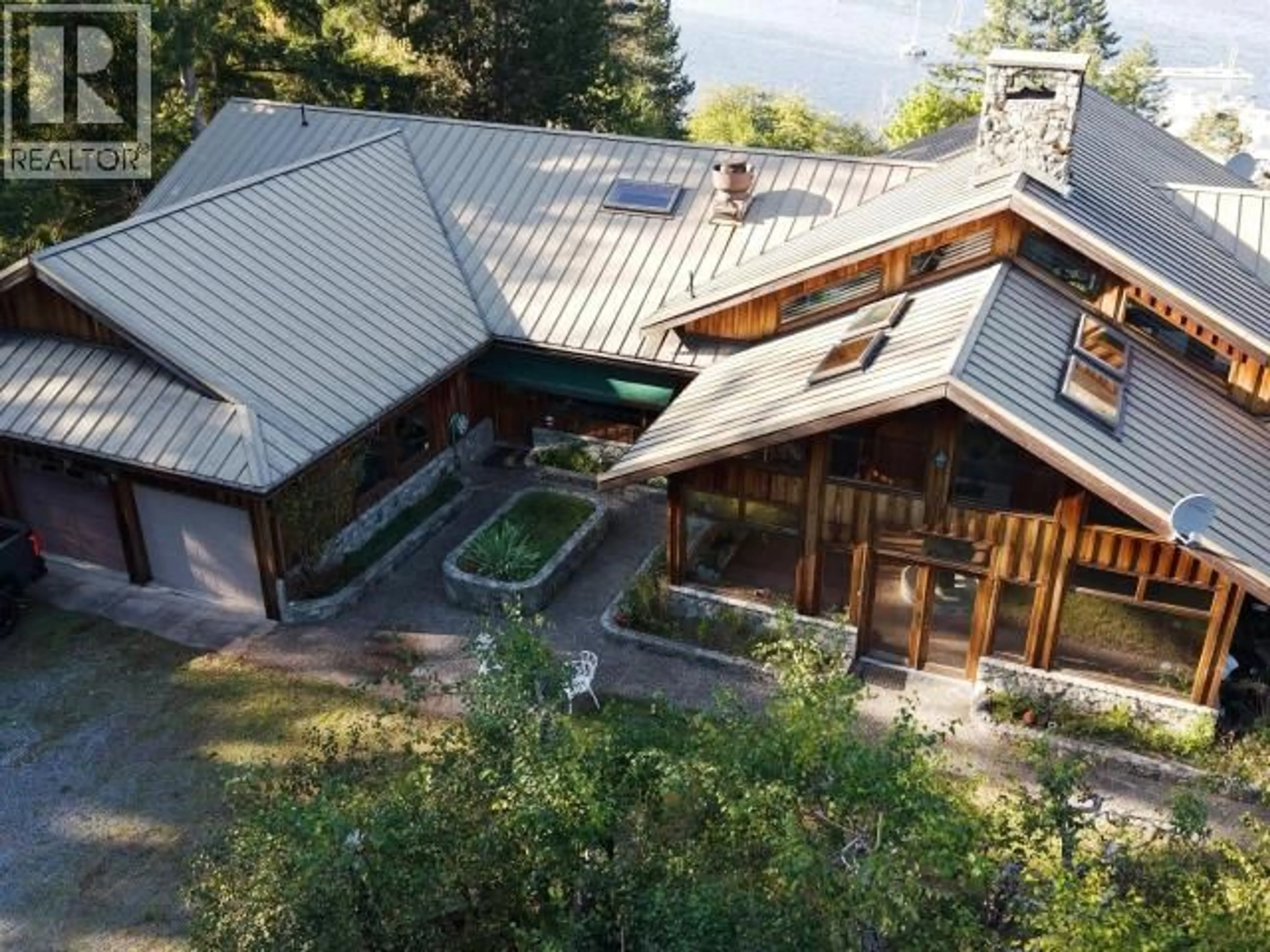 A pic from outside/outdoor area/front of a property/back of a property/a pic from drone, mountain view for 10032 LESLIE ROAD, Powell River British Columbia