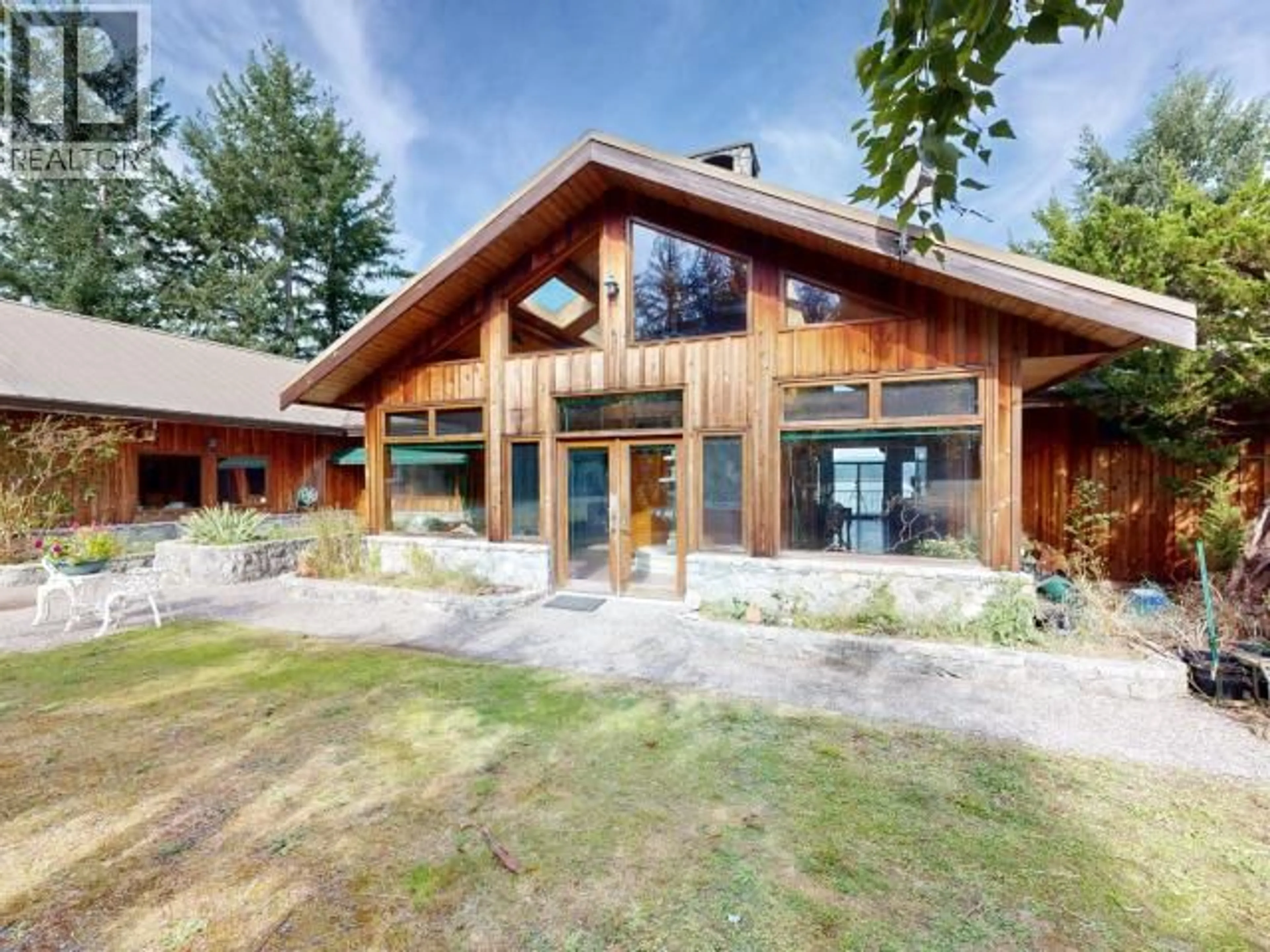 Home with brick exterior material, building for 10032 LESLIE ROAD, Powell River British Columbia