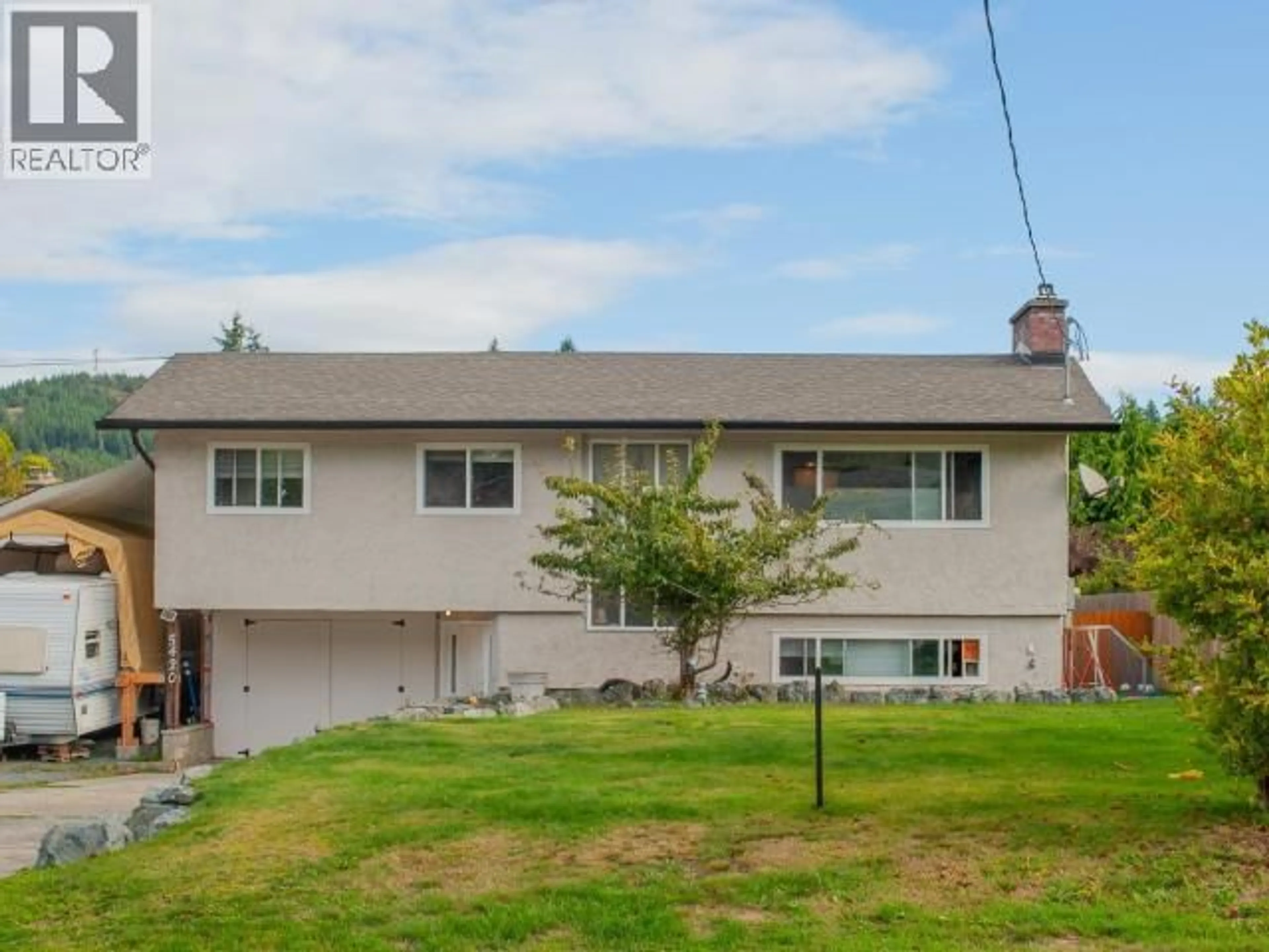 Home with vinyl exterior material, unknown for 5420 SAANICH AVE, Powell River British Columbia V8A4G9