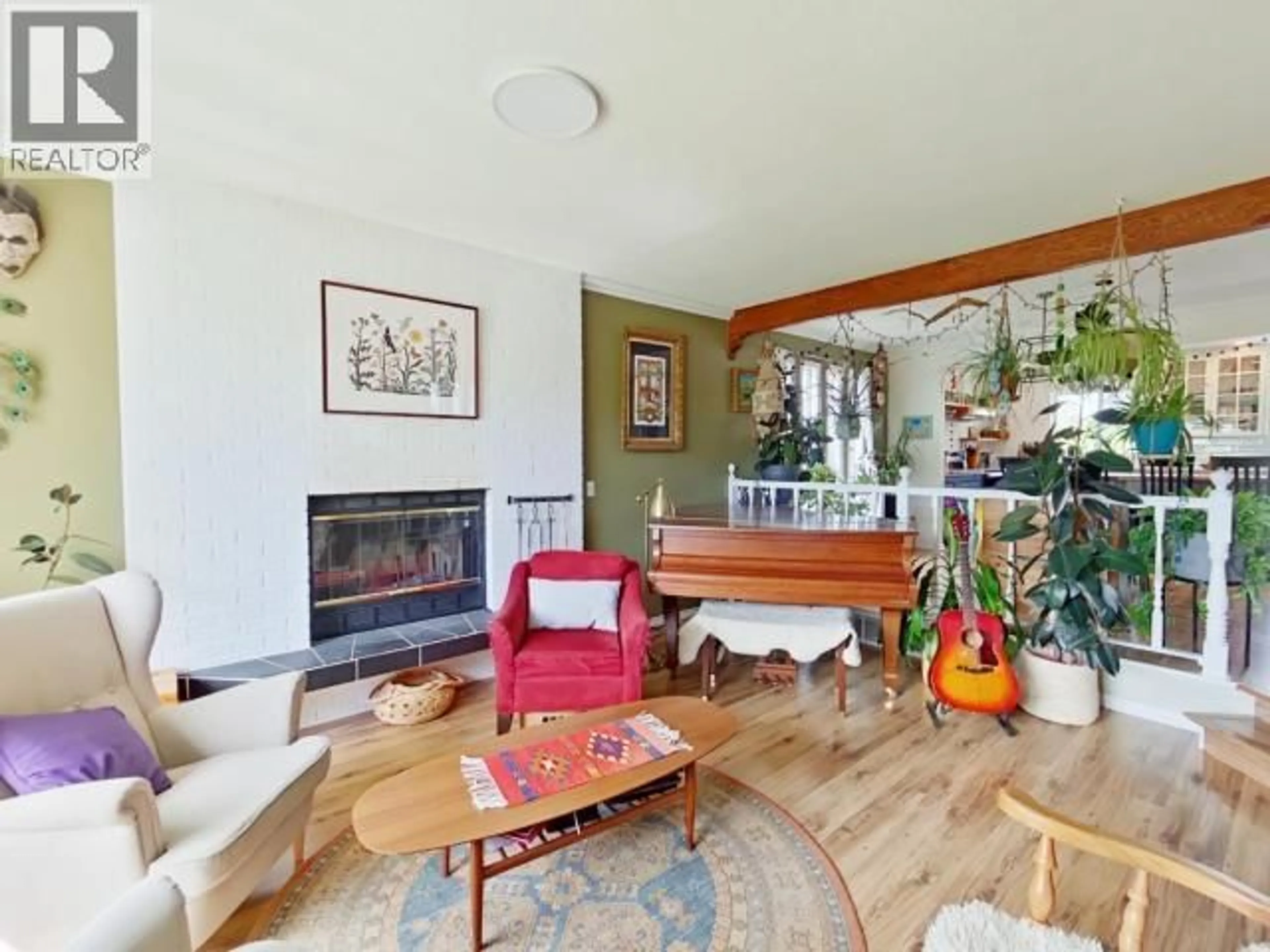 Living room with furniture, unknown for 6885 LESLEY CRES, Powell River British Columbia
